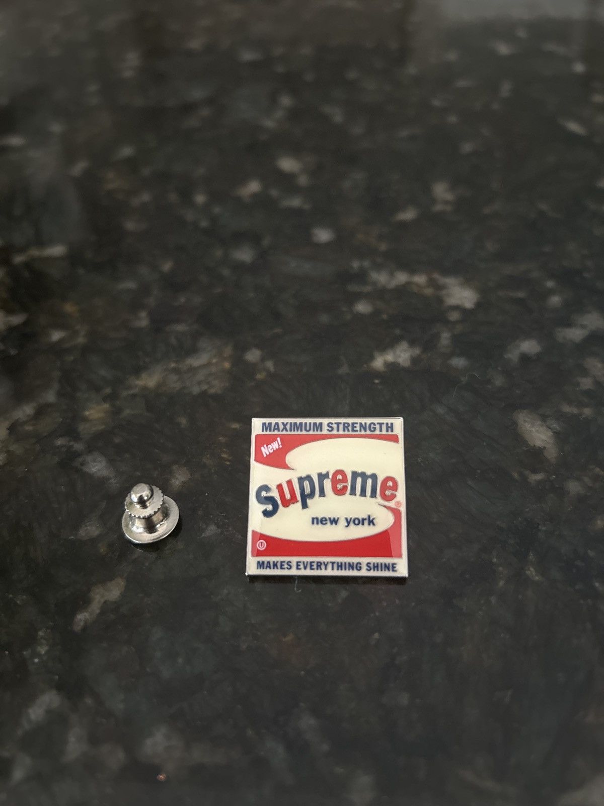 Supreme Supreme “Shine” Pin Size ONE SIZE - 1 Thumbnail