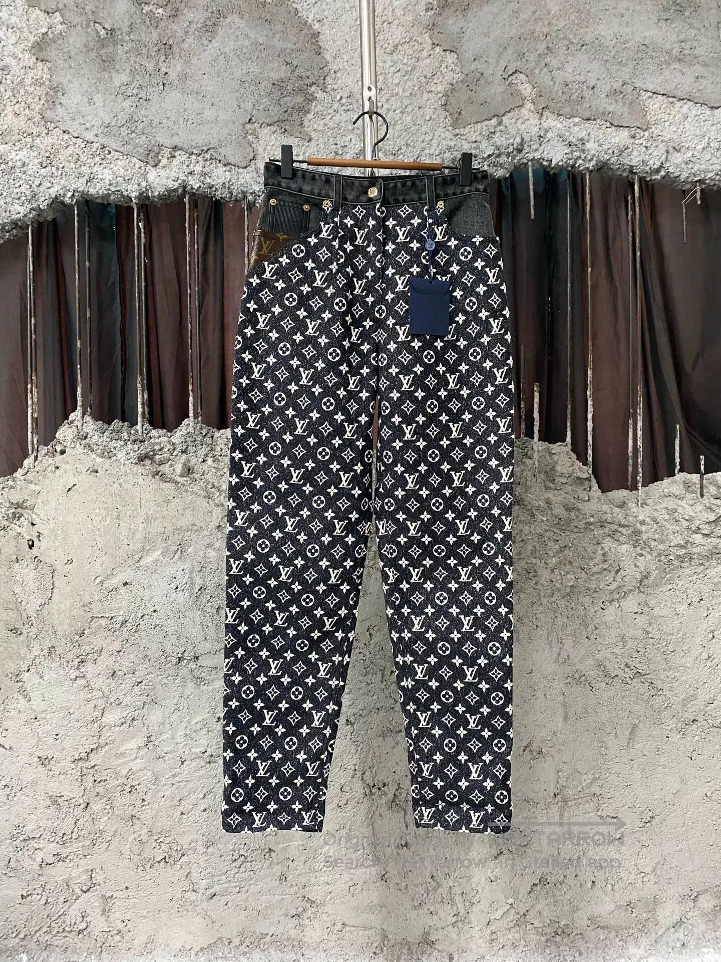 Louis Vuitton louis vuitton monogram skinny jeans. Size US 36 / EU 52 - 1 Thumbnail