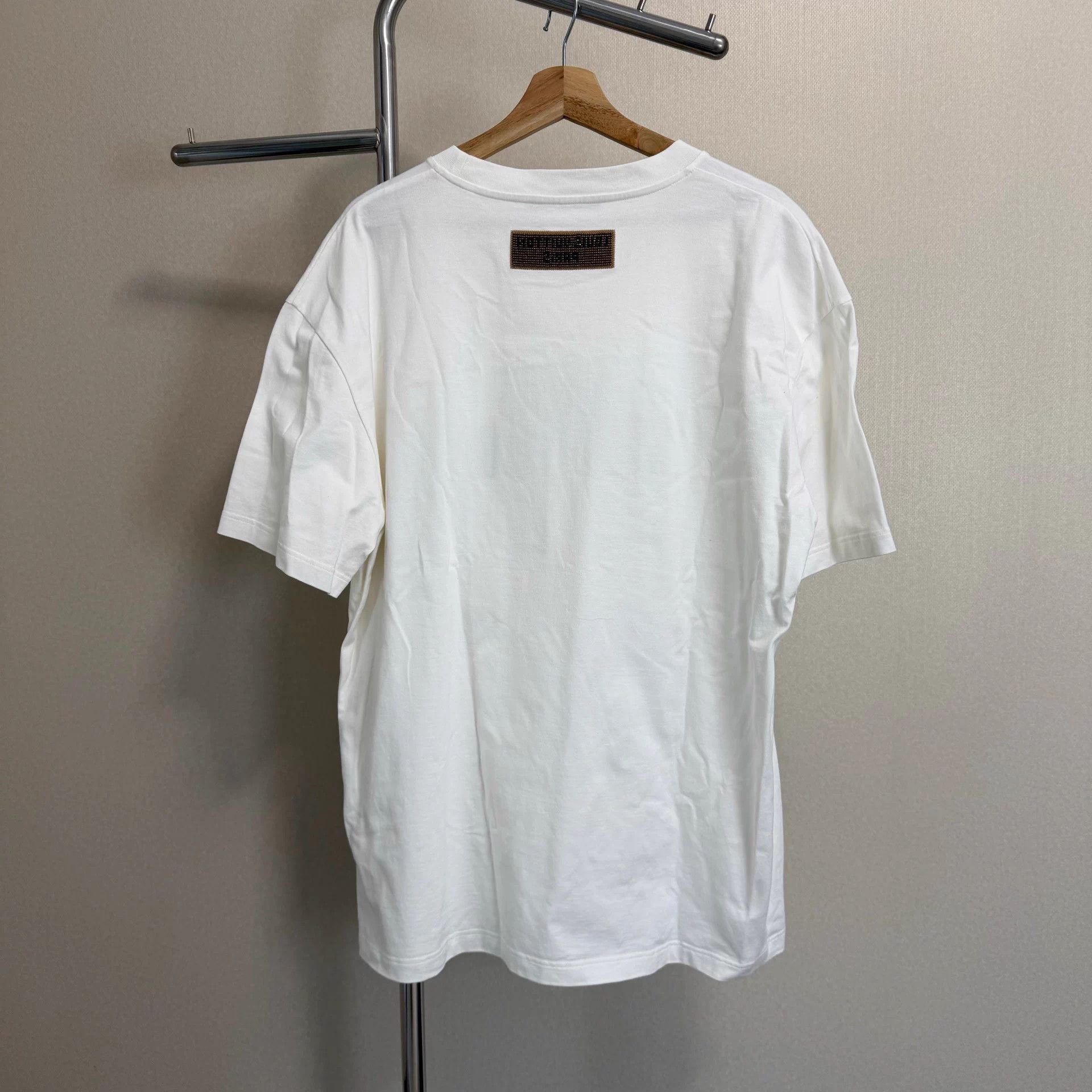 Louis Vuitton LOUIS VUITTON SS23 beaded letter men's white tee Size US XXL / EU 58 / 5 - 2 Thumbnail
