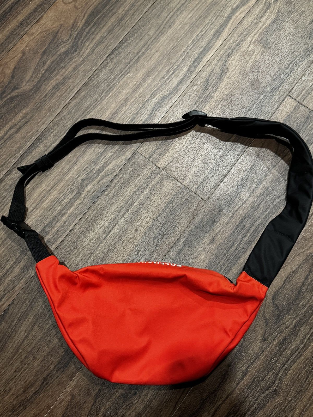 Balenciaga Balenciaga World Food Programme Fanny Pack Size ONE SIZE - 2 Thumbnail
