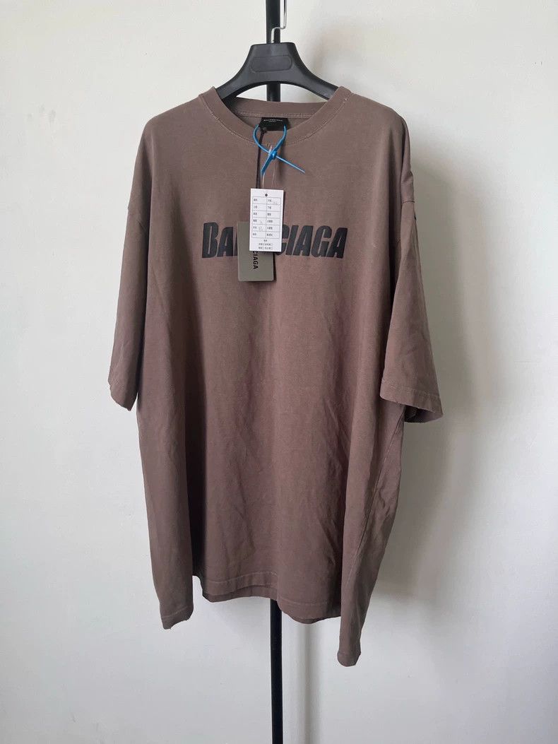 Balenciaga Balenciaga Ripped Letter Logo Printed Worn Crew Neck Short Size US XL / EU 56 / 4 - 1 Thumbnail