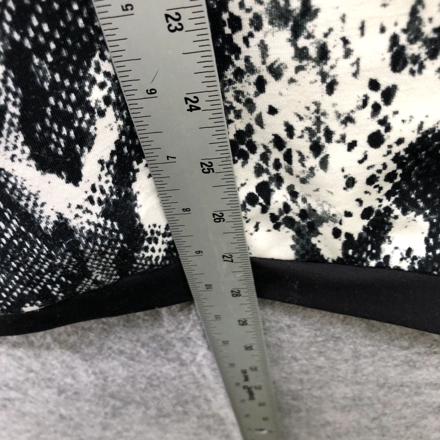 Calvin Klein Calvin Klein Animal Print Top Womens 2X Short Sleeve Crewneck Black Ivory Size XXL / US 16-18 / IT 52-54 - 7 Thumbnail