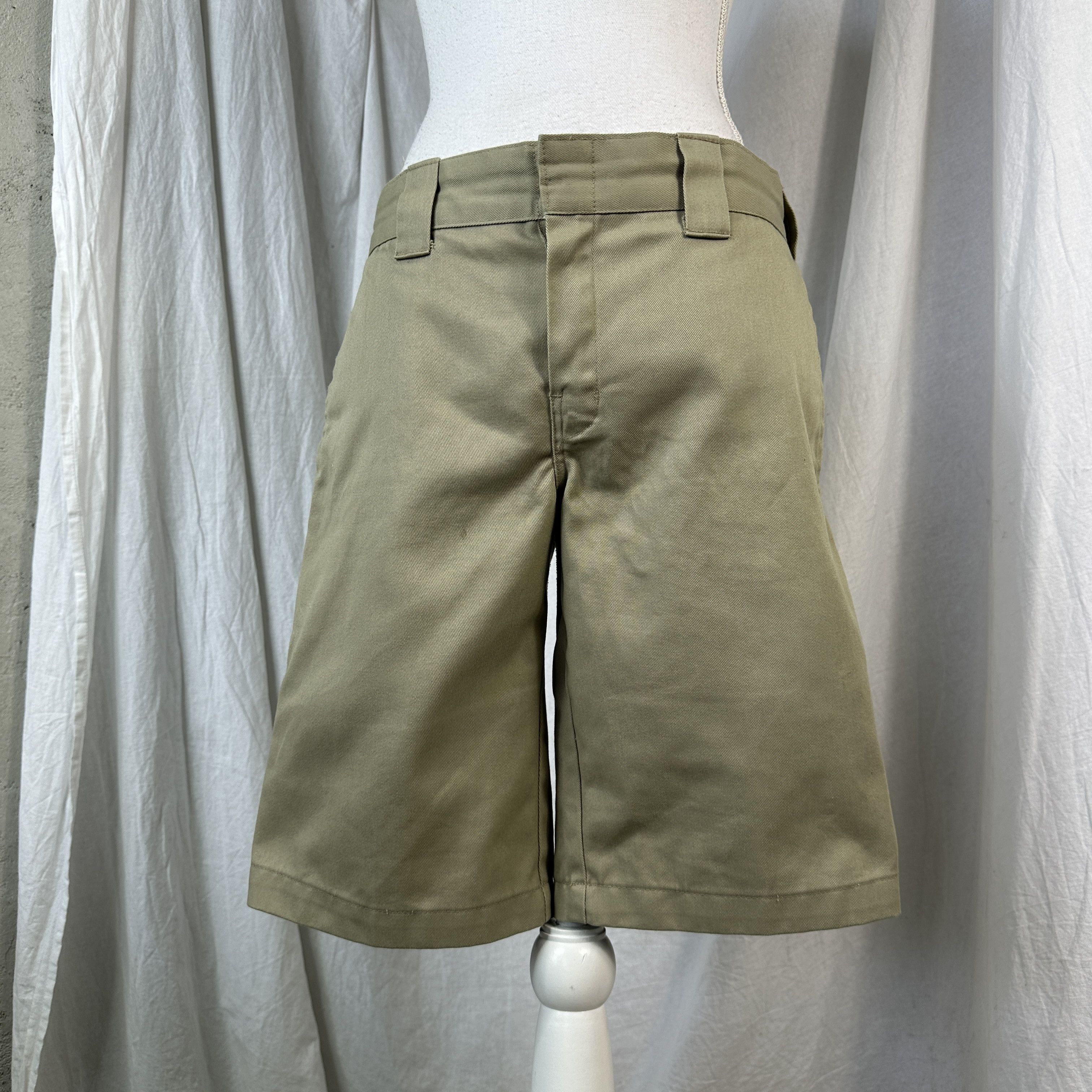 Dickies × Vintage Vintage Streetwear Y2K Casual Dickies Shorts Size 32" / US 10 / IT 46 - 1 Thumbnail