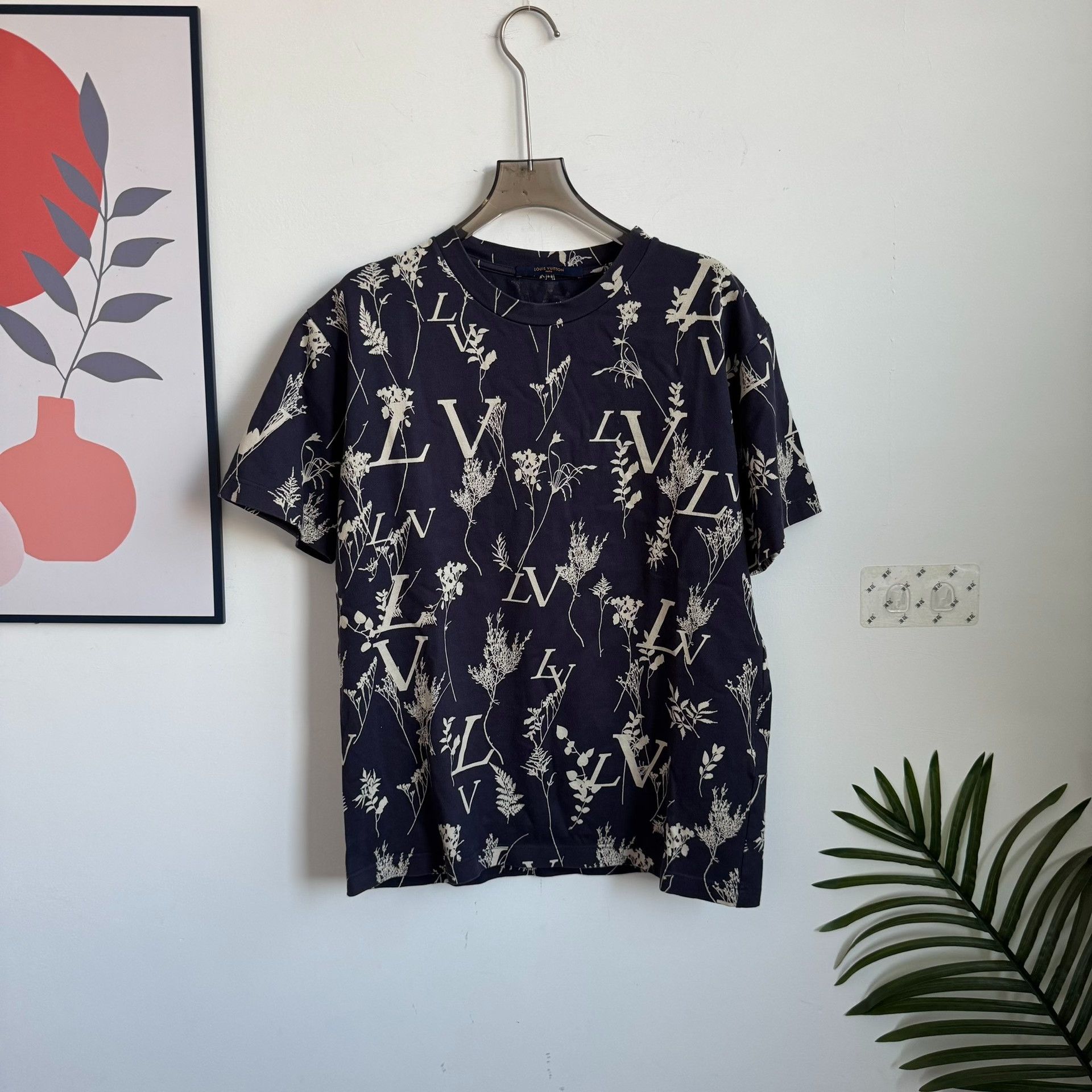 Louis Vuitton Louis Vuitton Botanical LV Logo T-Shirt Size M Size US M / EU 48-50 / 2 - 1 Thumbnail
