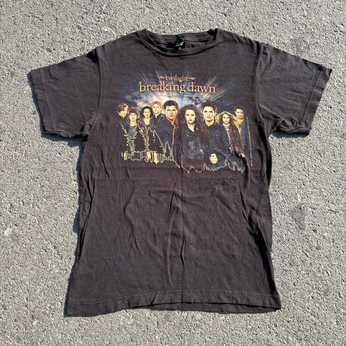 Vintage Vintage The Twilight Saga Breaking Dawn Movie T-Shirt Tultex Size S / US 4 / IT 40 - 1 Thumbnail