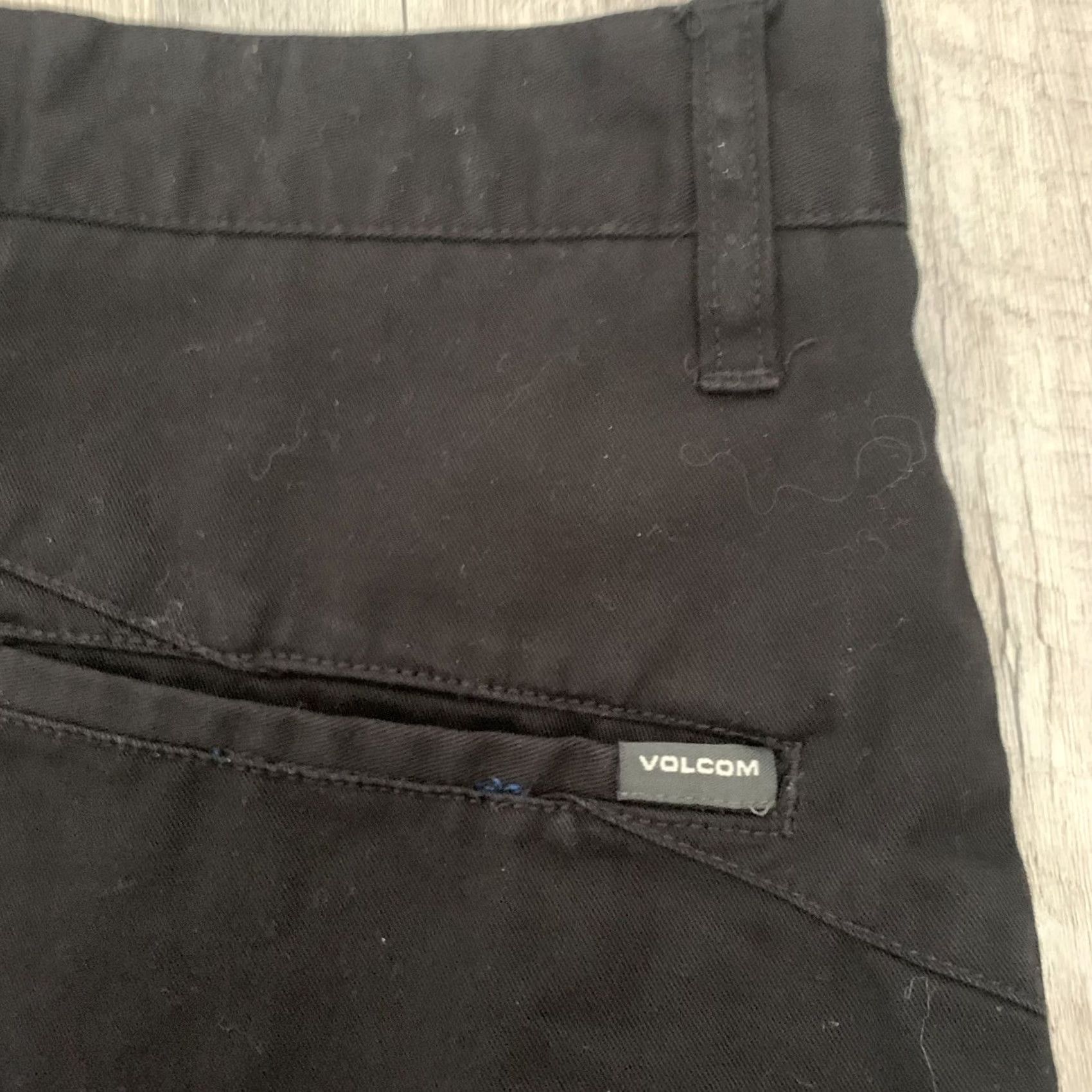 Volcom Volcom Shorts Mens Size 28 Black 10 Inch Inseam Logo Cotton Blend Flat Front Casual Outdoors Size US 28 / EU 44 - 4 Thumbnail
