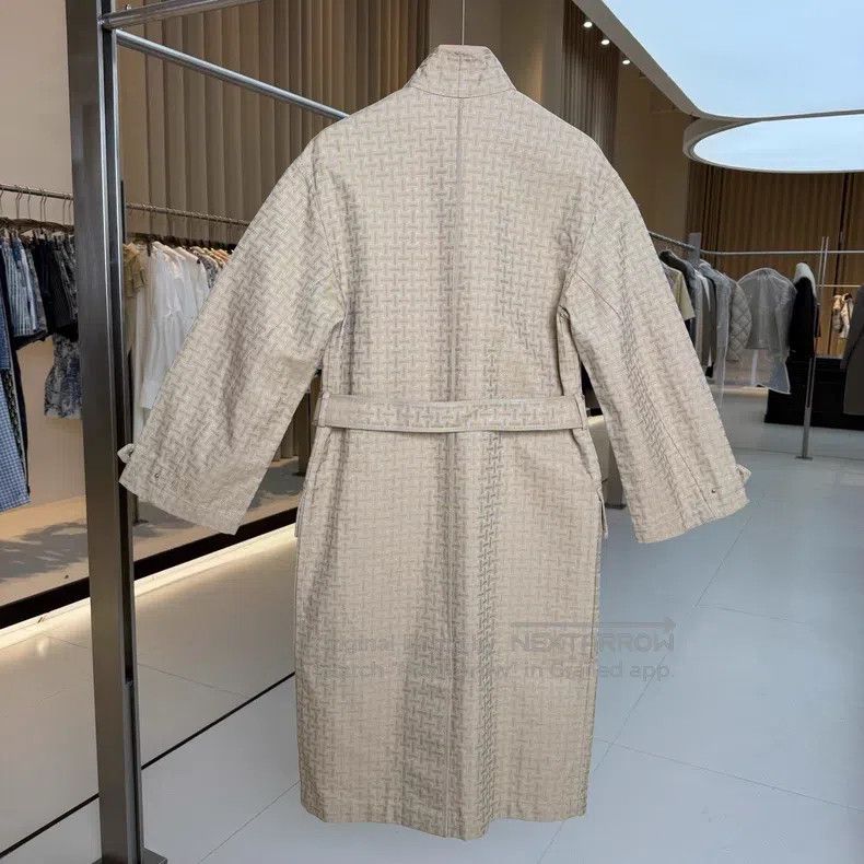 Hermes Hermes Champagne Gold Mid-Length 9/10 Sleeve Windbreaker J Size XXS / US 00 / IT 34 - 2 Thumbnail