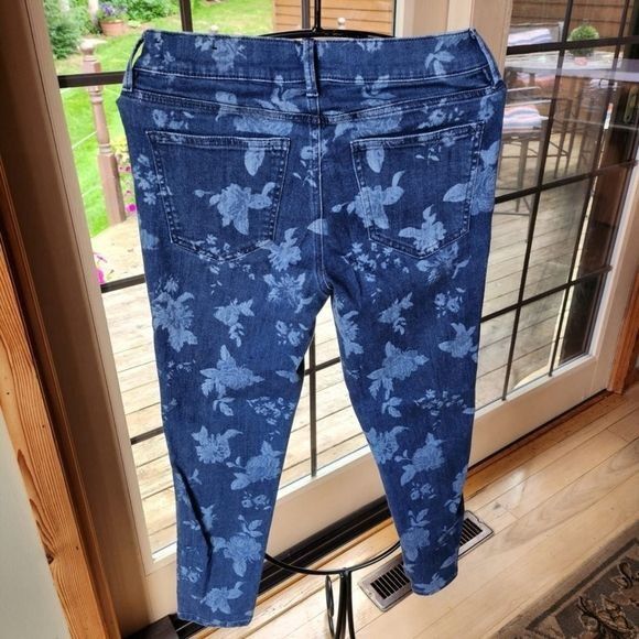 Ann Taylor Ann Taylor The Skinny Crop Curvy Fit Floral Sz. 4 Blue Jeans Size 27" / US 4 / IT 40 - 3 Thumbnail