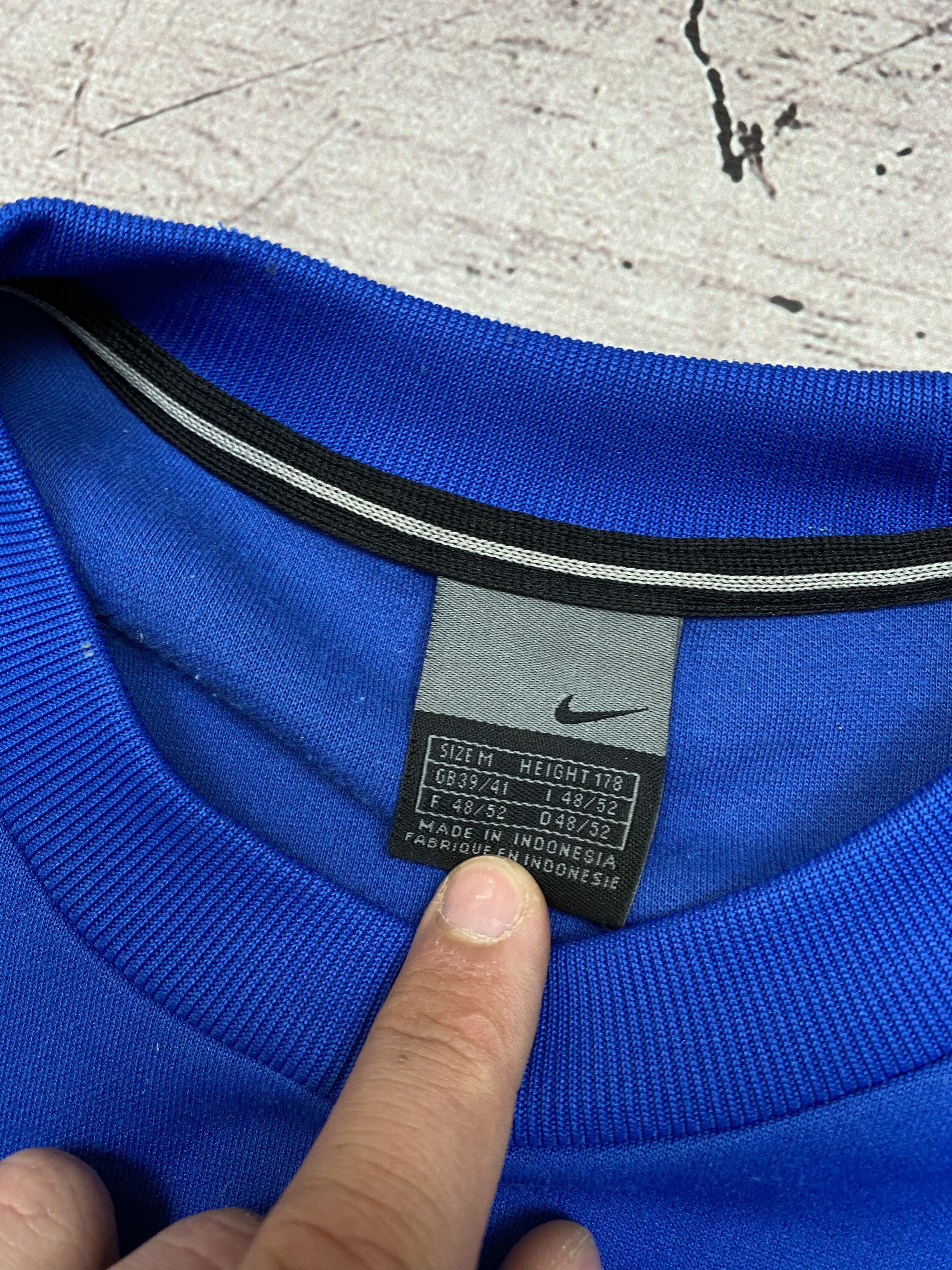 Nike × Vintage Nike Vintage Mens Center Logo Sweatshirt Size US M / EU 48-50 / 2 - 4 Thumbnail
