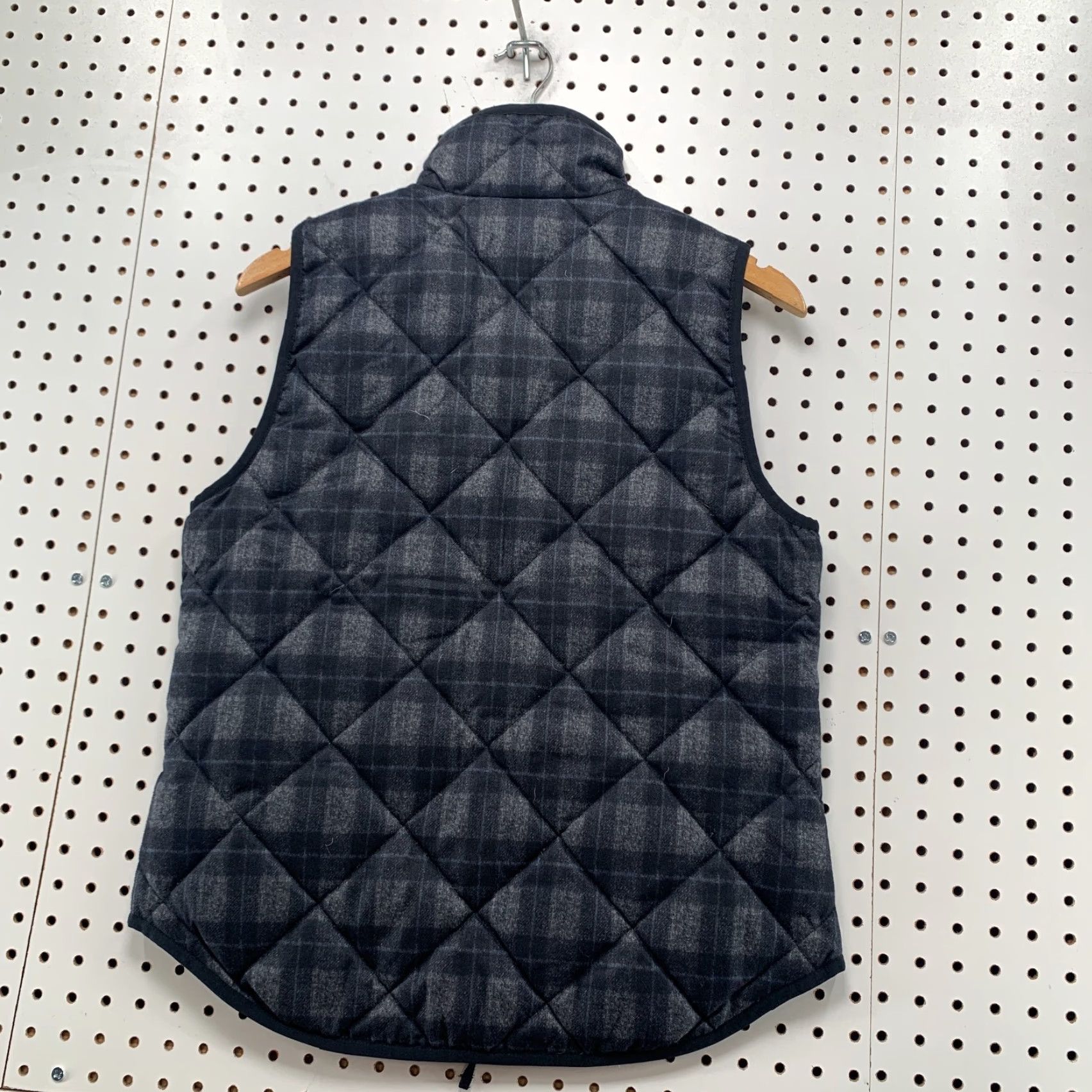 J.Crew JCrew Down Quilted Vest Women Small Gray Plaid Sleeveless Puffer 19x24.5 Size S / US 4 / IT 40 - 2 Thumbnail