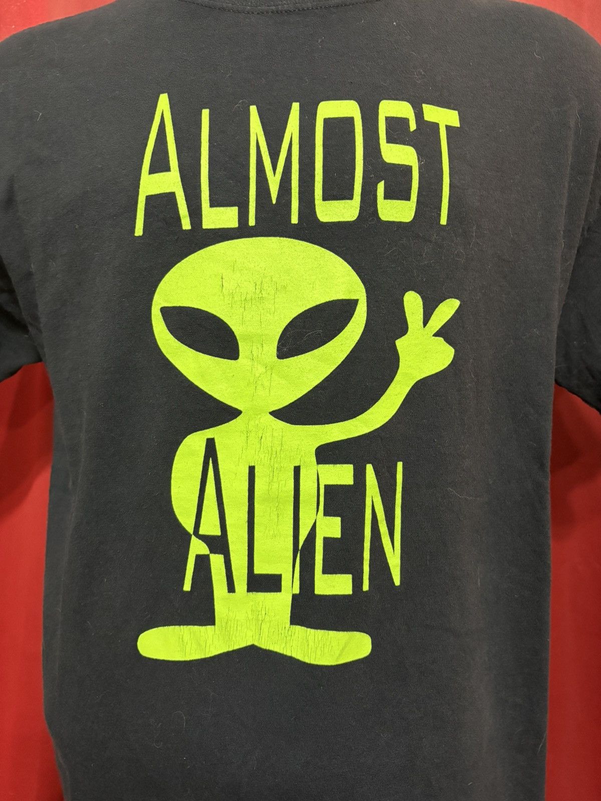 Vintage Vintage Almost Alien Tshirt Y2K Peace Tee Size US L / EU 52-54 / 3 - 3 Thumbnail