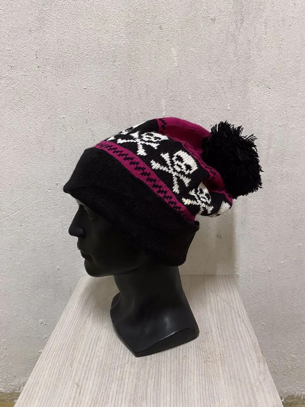 Seditionaries Japanese Brand Skulls Bobble Beanie Hat Size ONE SIZE - 2 Thumbnail