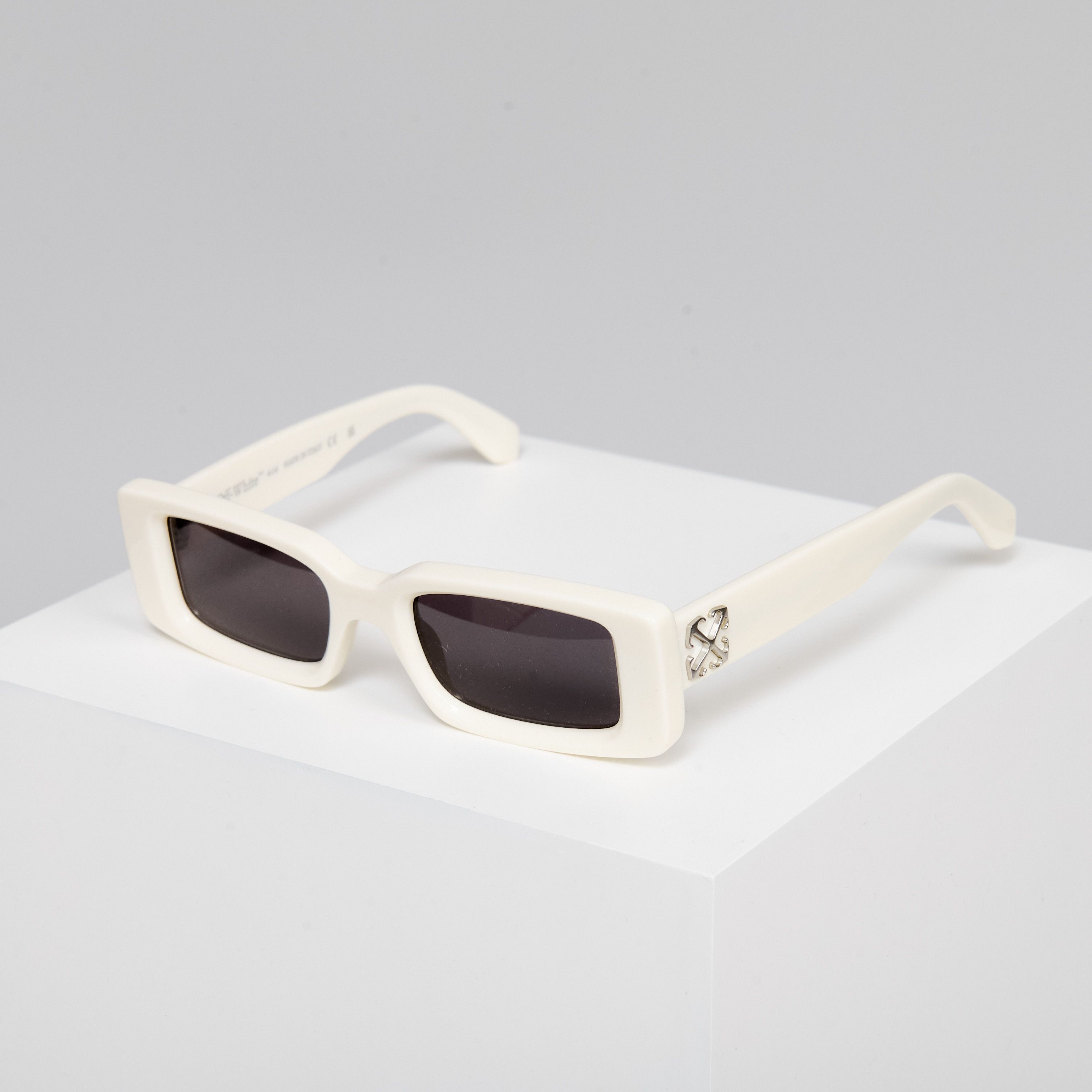 Off-White OFF WHITE ARTHUR WHITE DARK GREY SUNGLASSES Size ONE SIZE - 1 Thumbnail