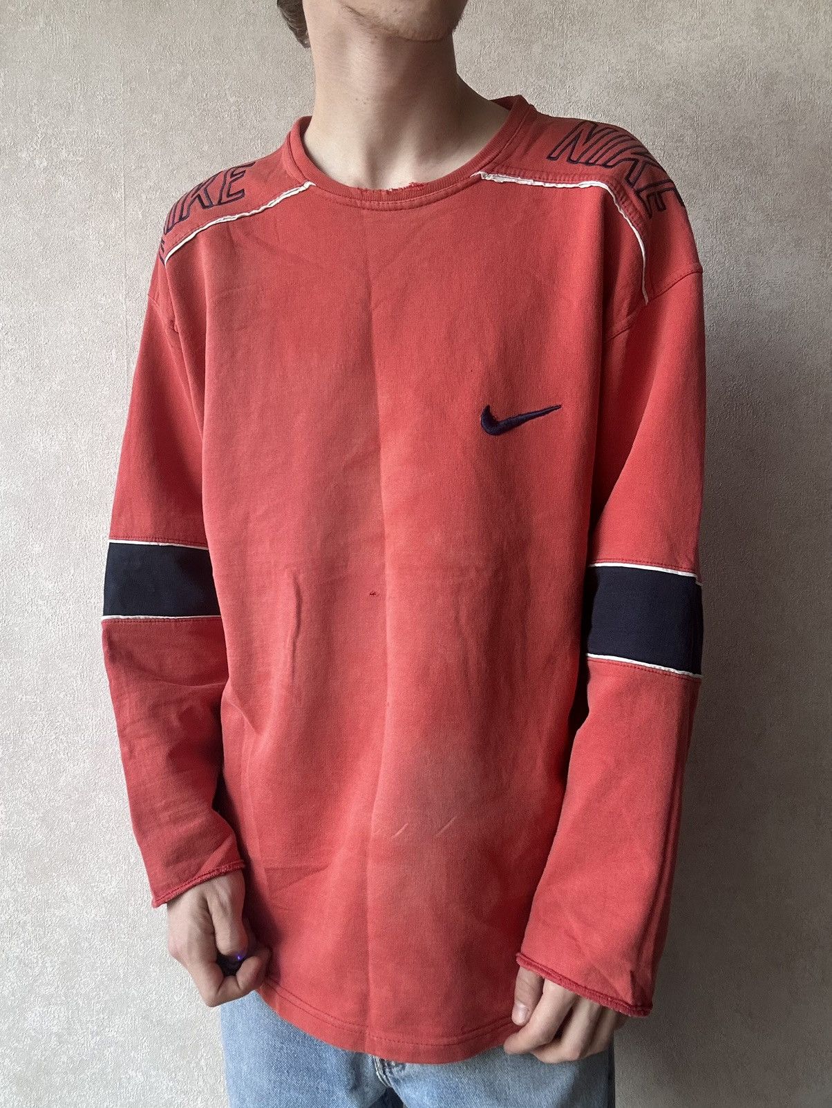 Nike 90s Nike Distressed Prison Style Swoosh Logo Sweatshirt Size US L / EU 52-54 / 3 - 1 Thumbnail
