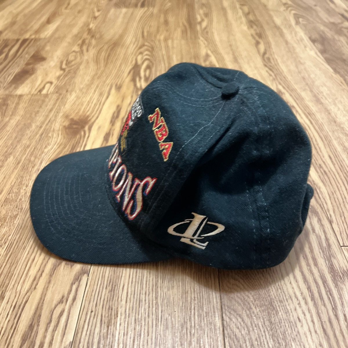 NBA 1997 Chicago Bulls Championship Hat Size ONE SIZE - 2 Thumbnail