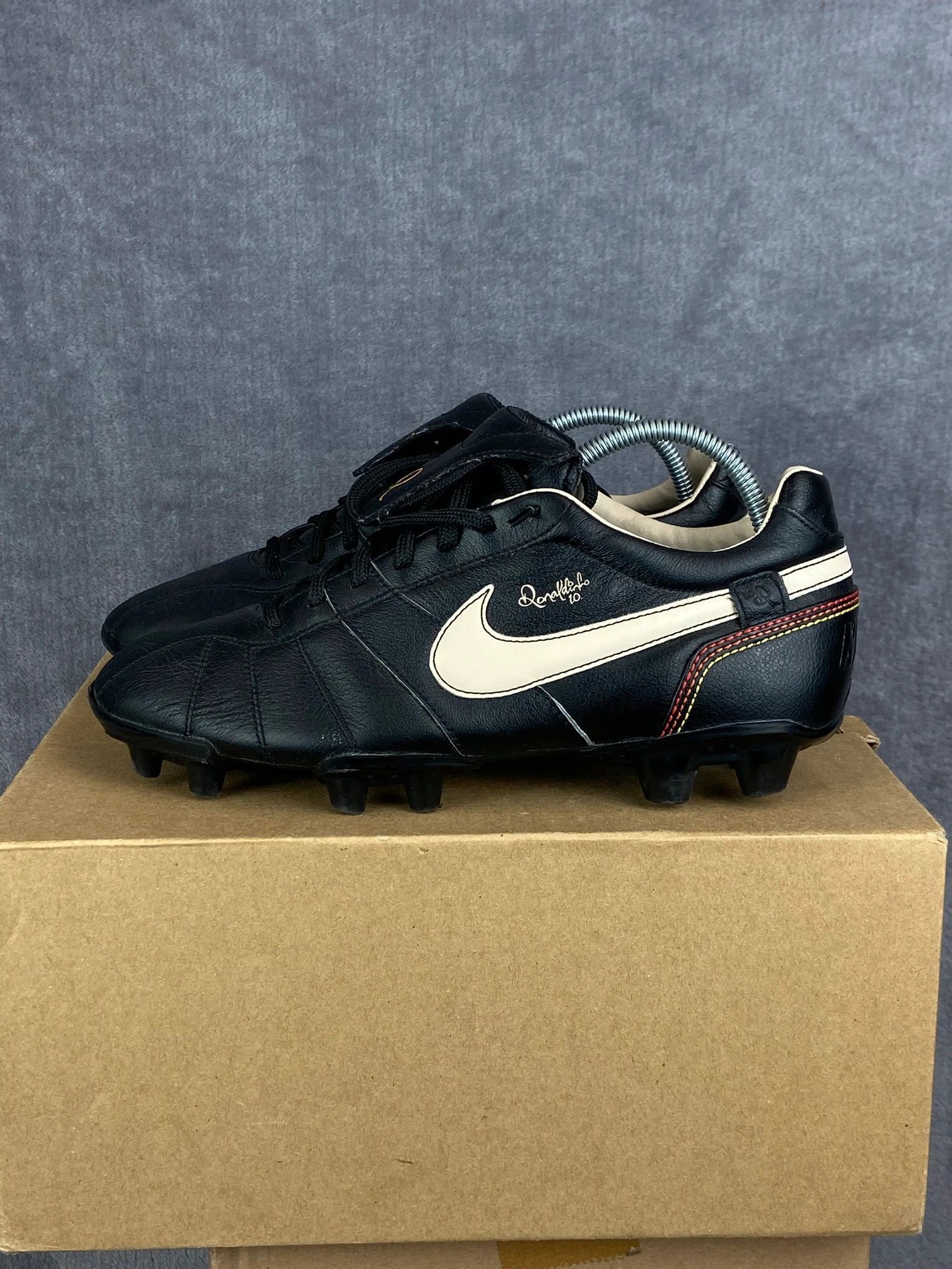 Nike Nike Tiempo Ronaldinho 10R FG football boots Size US 7 / EU 40 - 2 Thumbnail