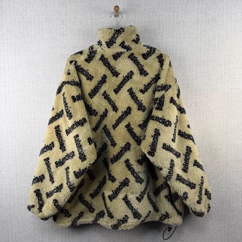 Balenciaga Balenciaga Barrage all-over logo lamb fur teddy jacket Size XXS / US 00 / IT 34 - 3 Thumbnail