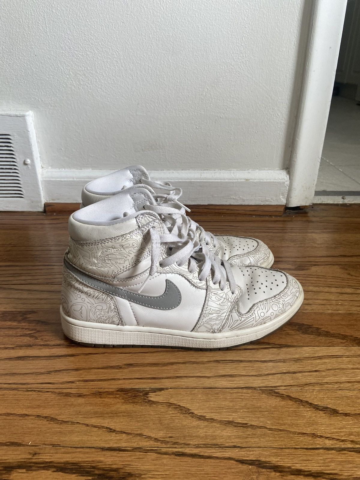 Jordan Brand Air Jordan 1 laser Size US 8.5 / EU 41-42 - 3 Thumbnail