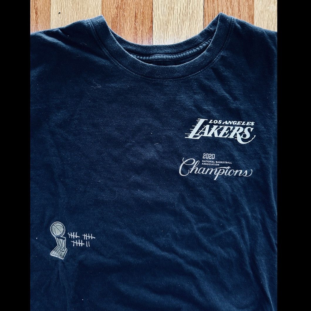 Nike LA LOS ANGELES LAKERS NBA BASKETBALL 2020 CHAMPIONS TSHIRT Size US XL / EU 56 / 4 - 2 Thumbnail