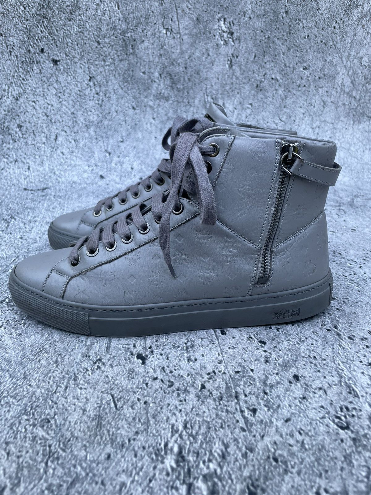 MCM MCM hi top grey sneaker Size US 7 / EU 40 - 2 Thumbnail