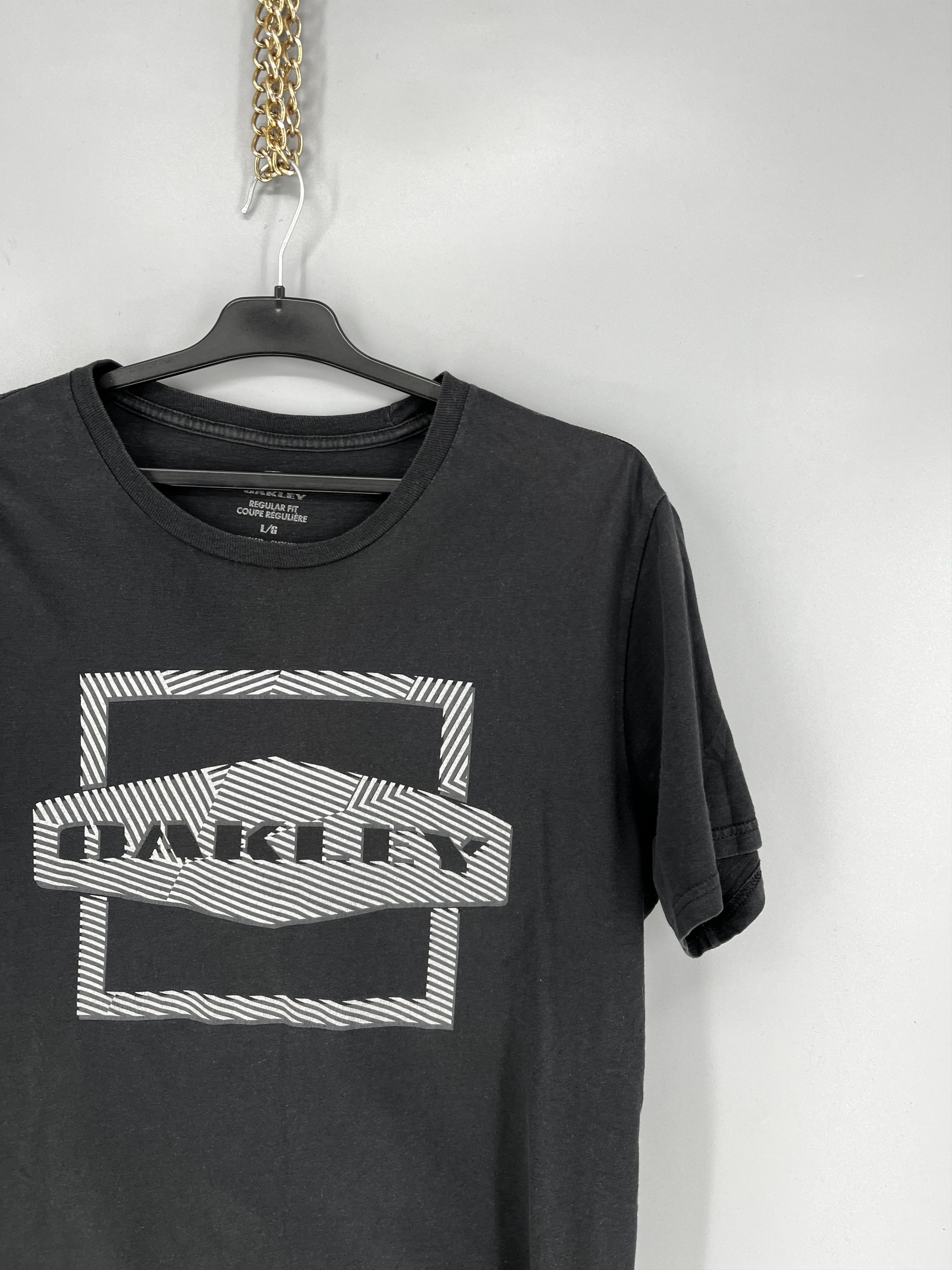 Oakley Oakley Vintage 3D Logo Y2K Archival 90s T shirt Size US L / EU 52-54 / 3 - 5 Thumbnail