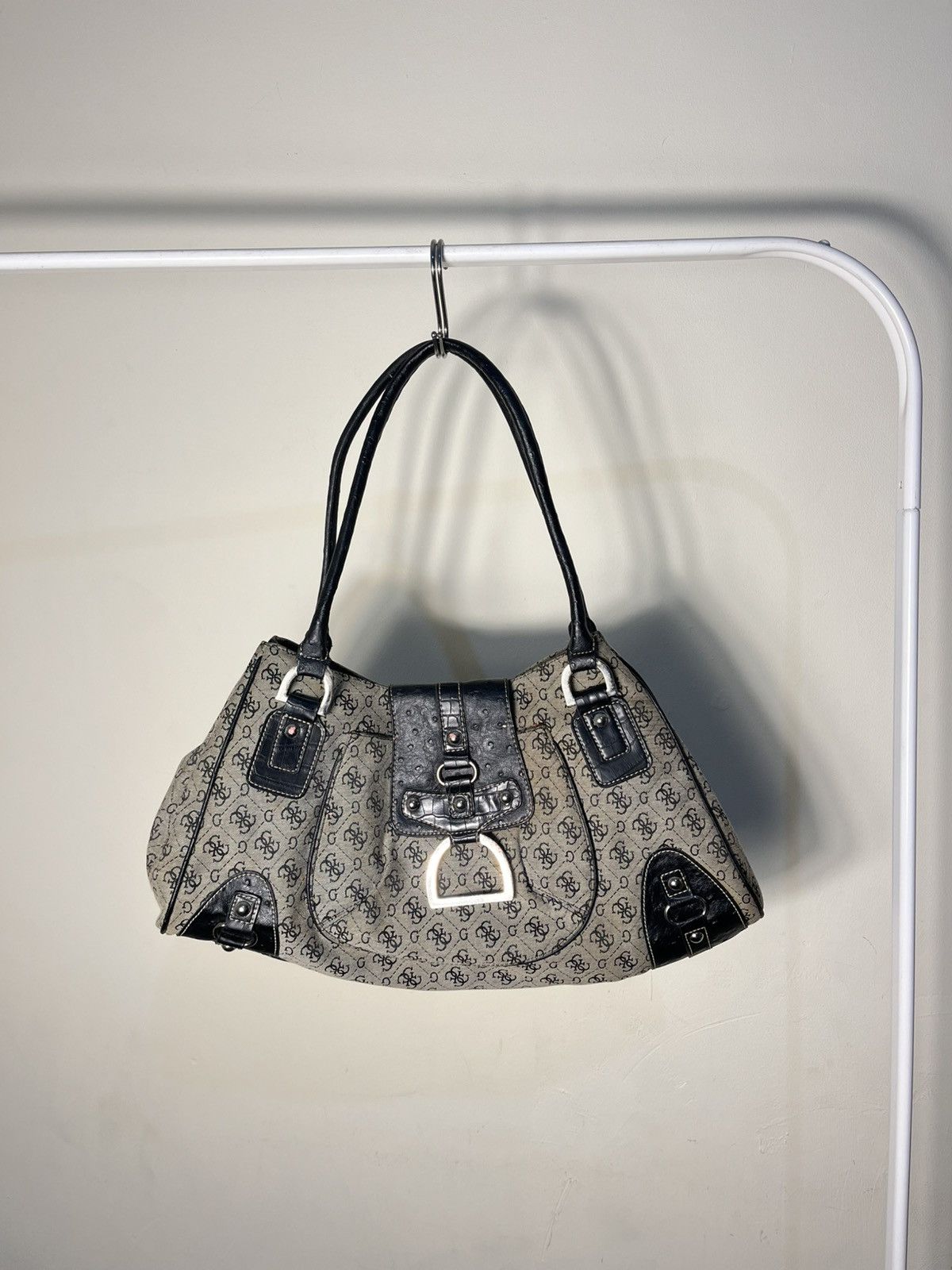 Guess Vtg guess buckled bag Size ONE SIZE - 1 Thumbnail