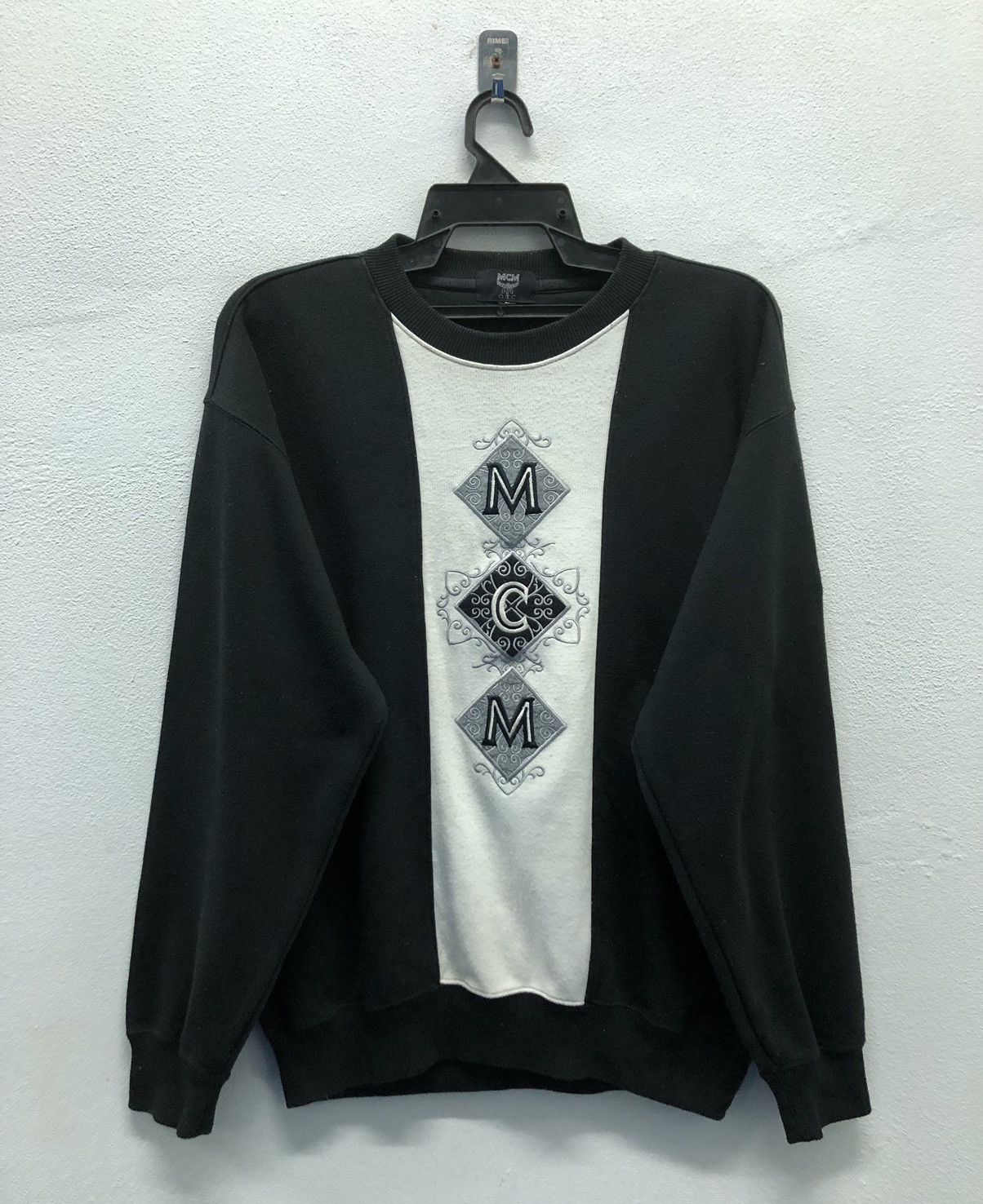 MCM Vintage MCM Black & White Baroque Sweatshirt - Size L Size US L / EU 52-54 / 3 - 1 Thumbnail