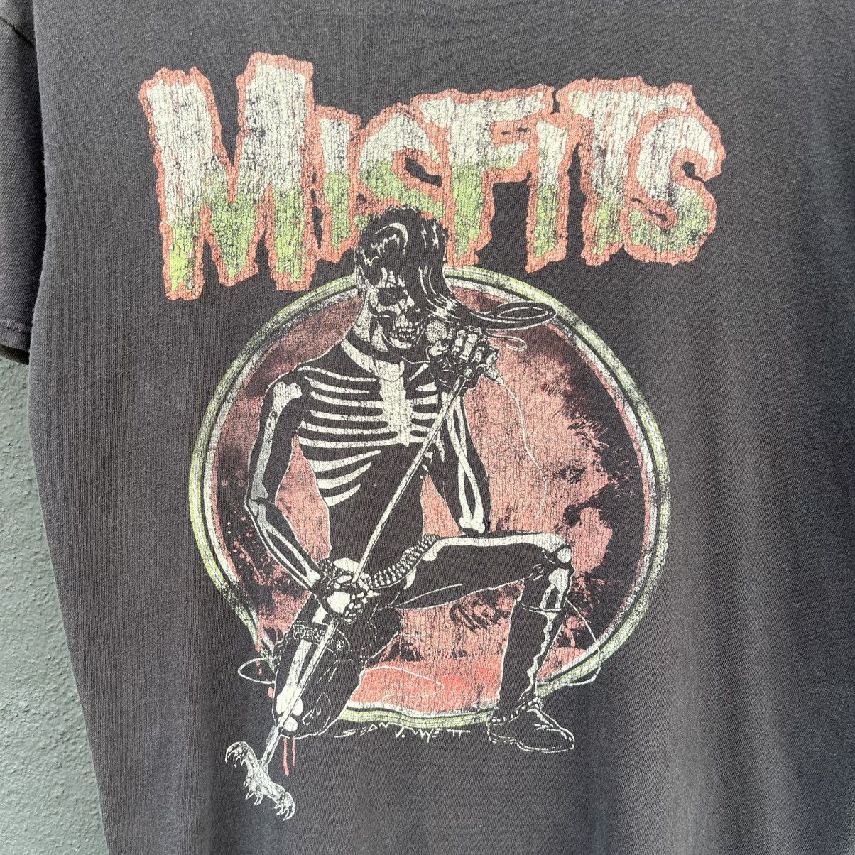 Misfits Thrashed Faded Misfits ERD GRUNGE Band Tee Size US M / EU 48-50 / 2 - 2 Thumbnail