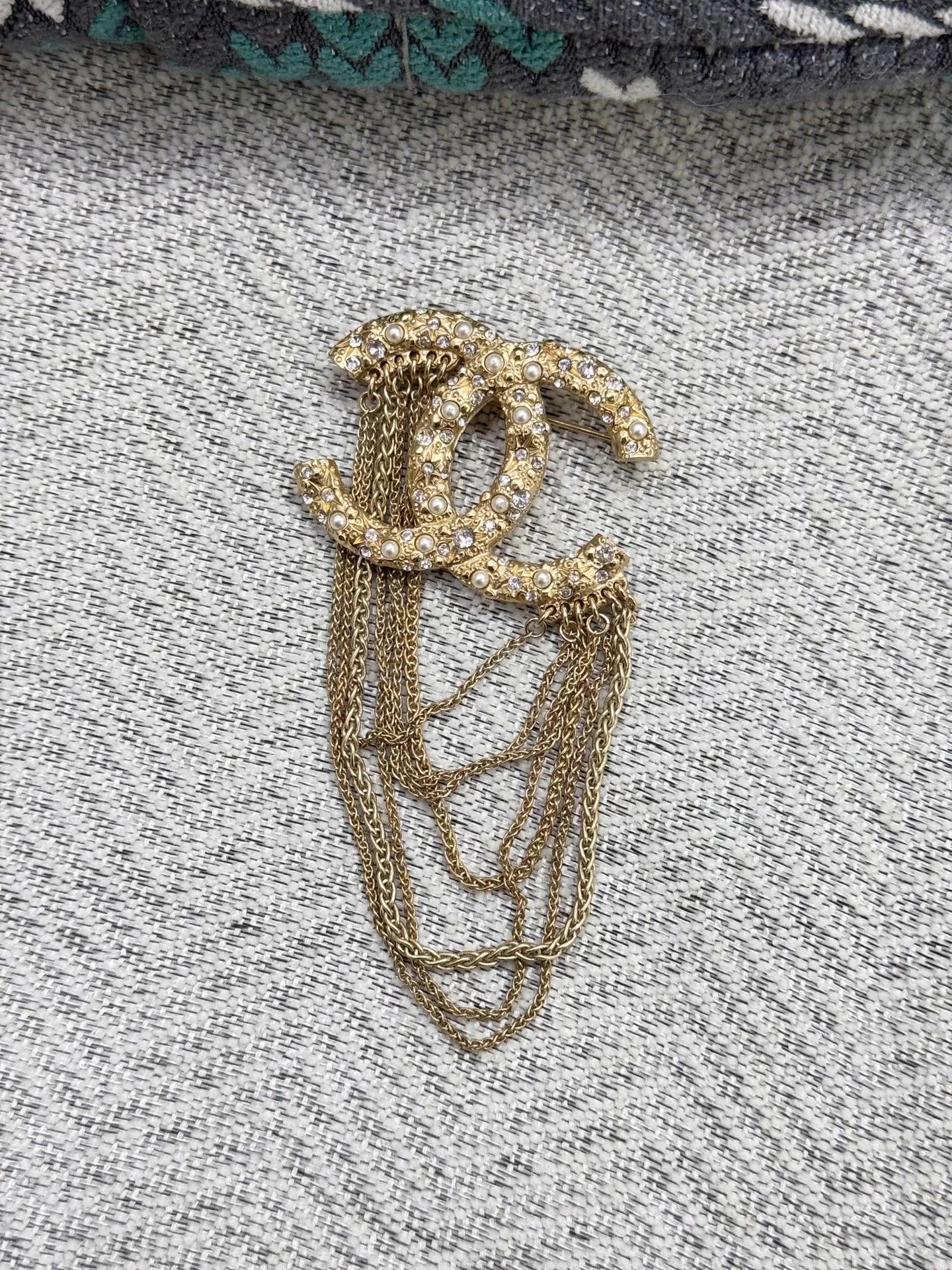 Chanel Chanel Pearl Double C Tassel Brooch Size ONE SIZE - 1 Thumbnail