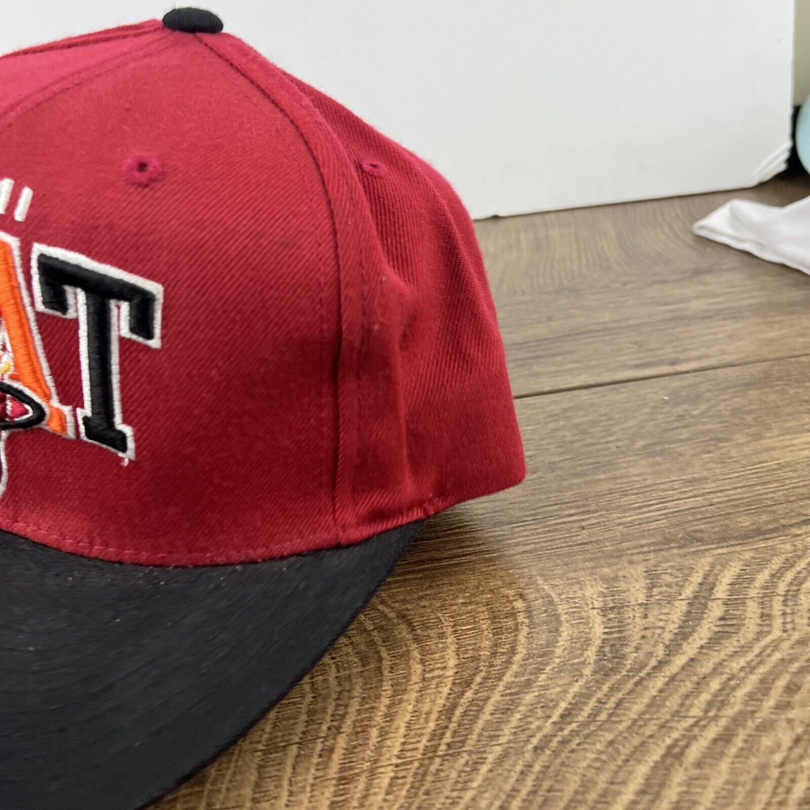 Mitchell & Ness Miami Heat Hat Mitchell & Ness Miami Red Hat Adjustable Adul Size ONE SIZE - 7 Thumbnail