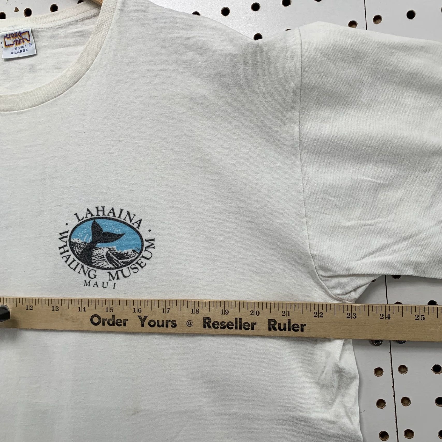 Vintage VINTAGE Crazy Shirt Lahaina Whaling Museum Maui Shirt Mens XL White 90s Tee Mens XL White 90s Vintage Size US XL / EU 56 / 4 - 5 Thumbnail