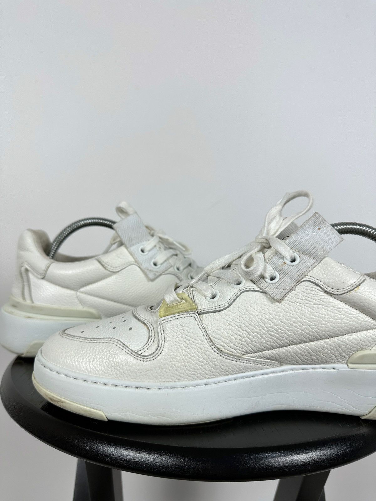 Givenchy Givenchy Wing Low Top White Sneakers Size US 8 / EU 41 - 18 Thumbnail