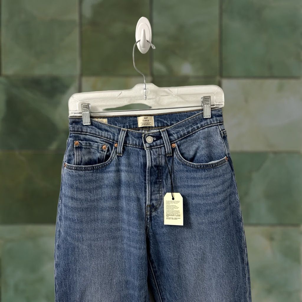Vintage Levi Strauss 501 Curve Jeans Womens 27x32 Blue Wash High Rise Straight Leg Slim Regular 5-Pocket Denim Button Fly NWT Vintage No N/A Size 27" / US 4 / IT 40 - 1 Thumbnail