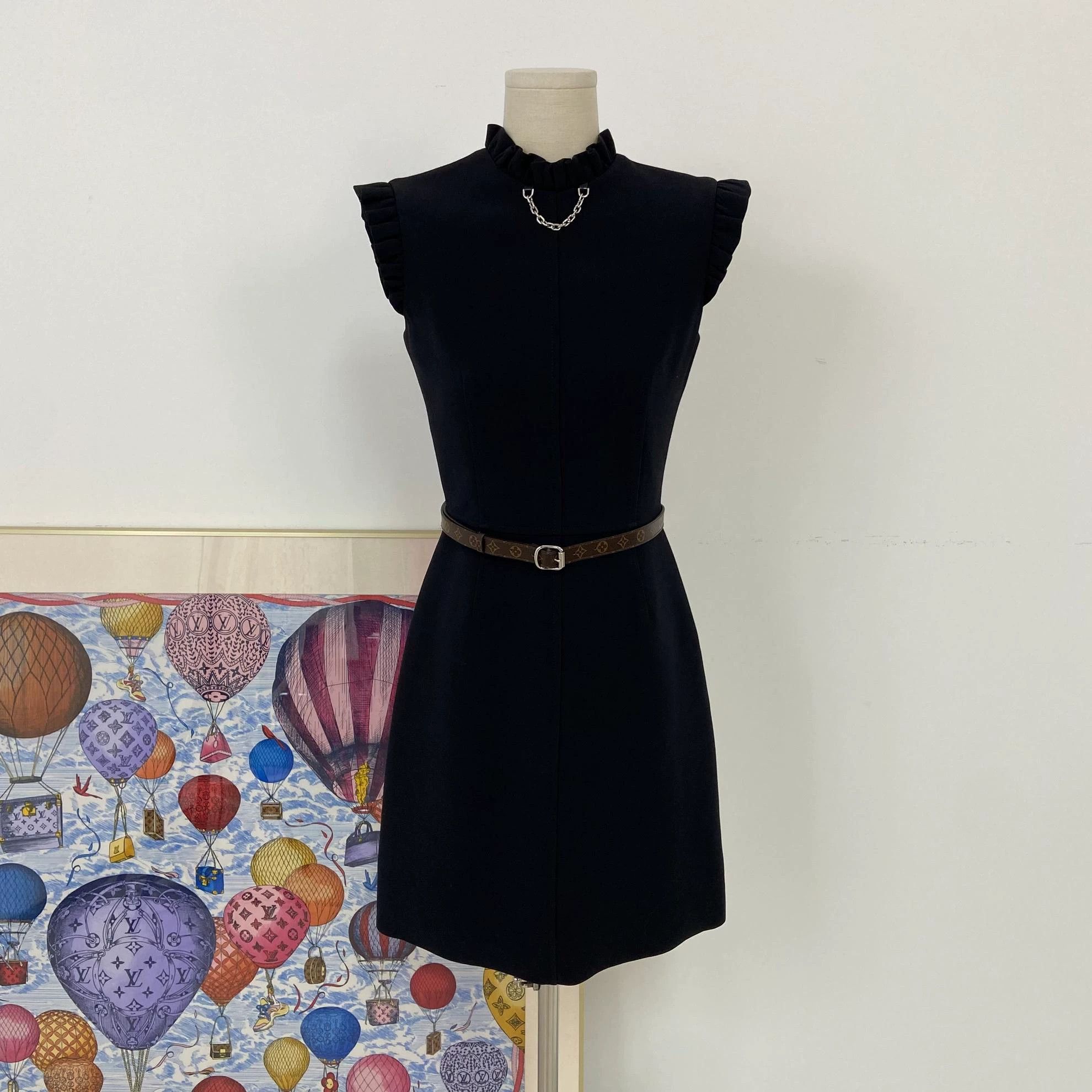 Louis Vuitton Louis Vuitton women's black sleeveless dress 34 Size XS / US 0-2 / IT 36-38 - 1 Thumbnail