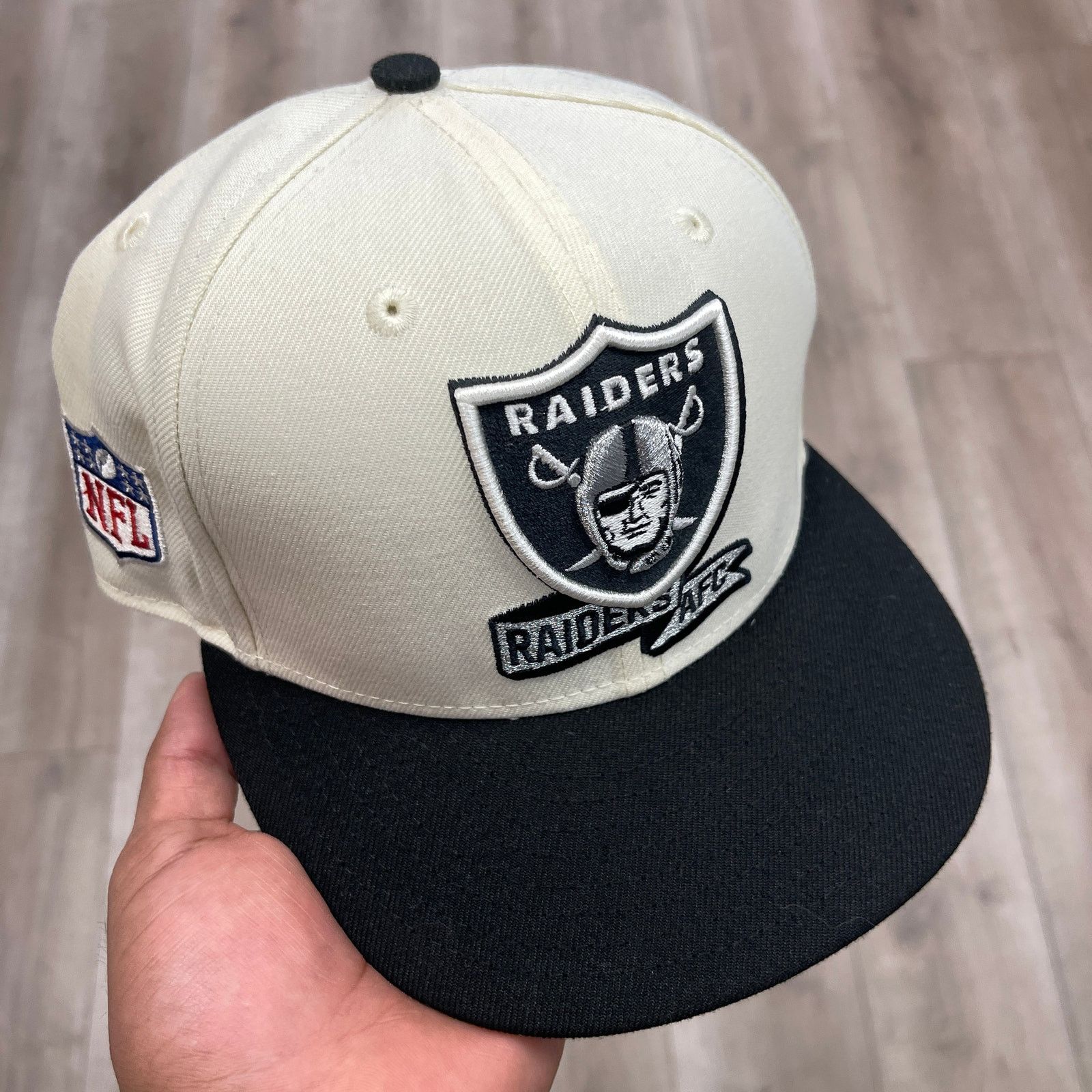 New Era Las Vegas Raiders AFC Crest Logo White Fitted Hat Size 7 1/4 Size ONE SIZE - 1 Thumbnail