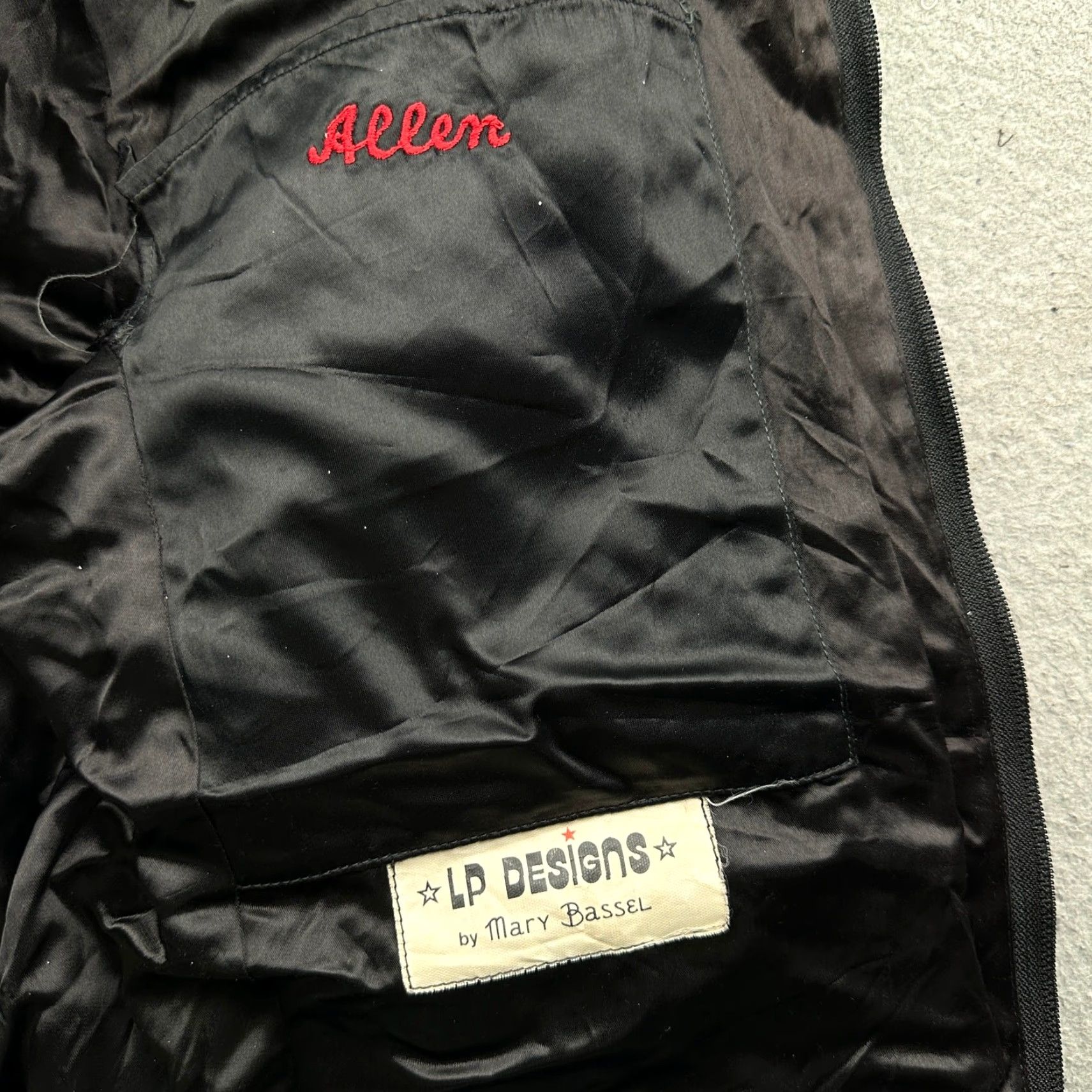 4SDESIGNS VINTAGE Doobie Brothers Farewell Tour LP Designs Mary Bassel Jacket Bomber Mens Medium Black 80s Music Zip Pockets Embroidered Full Zip Size US M / EU 48-50 / 2 - 3 Thumbnail