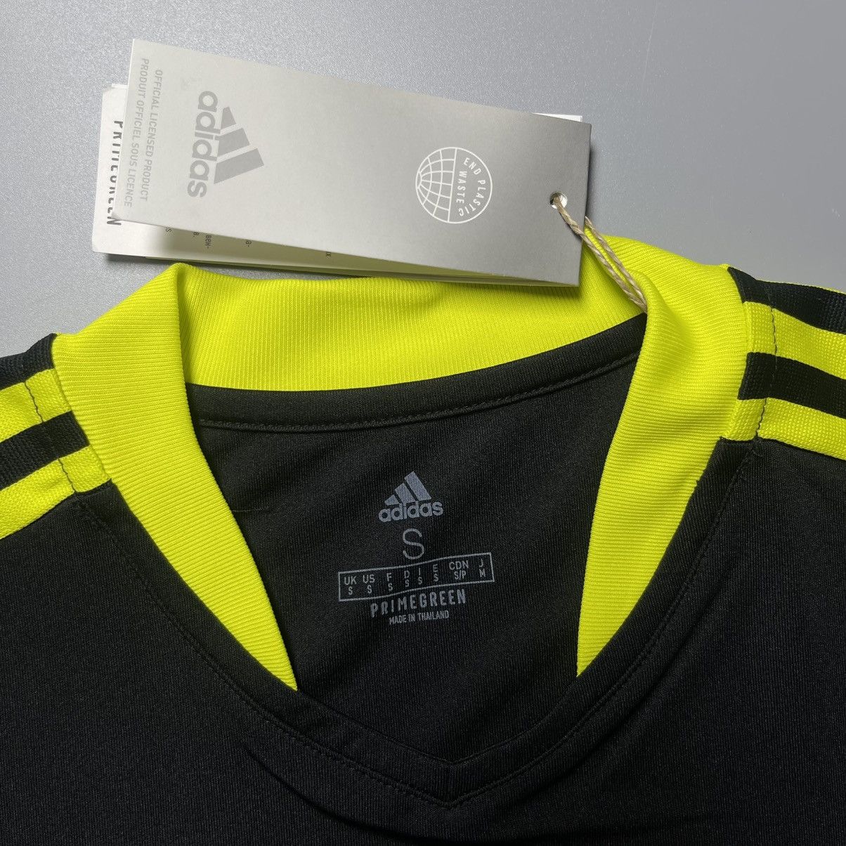 Adidas LEEDS UNITED ADIDAS 2021/2022 FOOTBALL TRAINING JERSEY Size US S / EU 44-46 / 1 - 4 Thumbnail