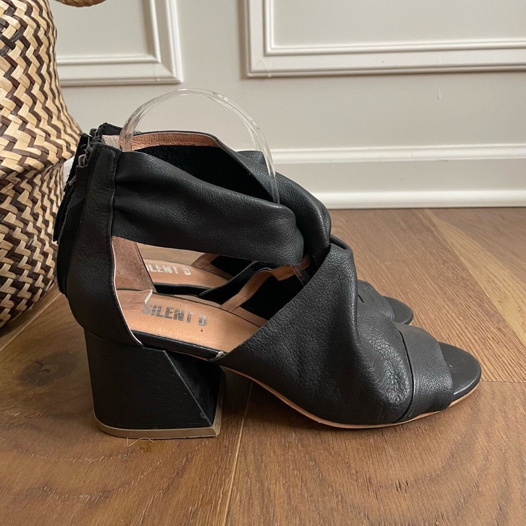 Anthropologie Anthropologie Silent D Leather Shooties Open Toe Block Heel $170 39 8.5 Size US 9 / IT 39 - 3 Thumbnail