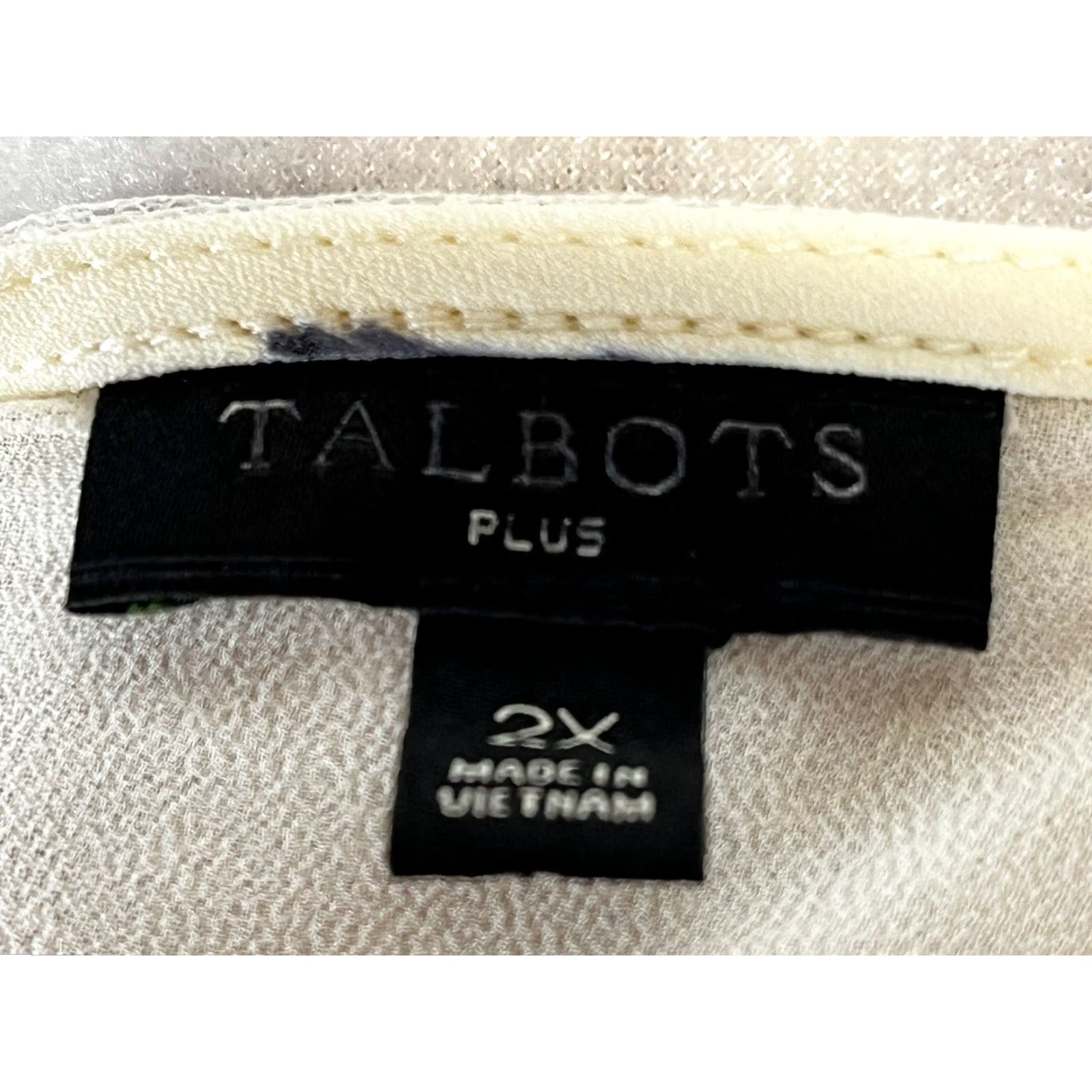 Talbots VINTAGE? Actually not vintage; Talbots Blouse 2X Plus Ivory Lace Trim Balloon Sleeve Pleated Women Shirt Size XXL / US 16-18 / IT 52-54 - 6 Thumbnail