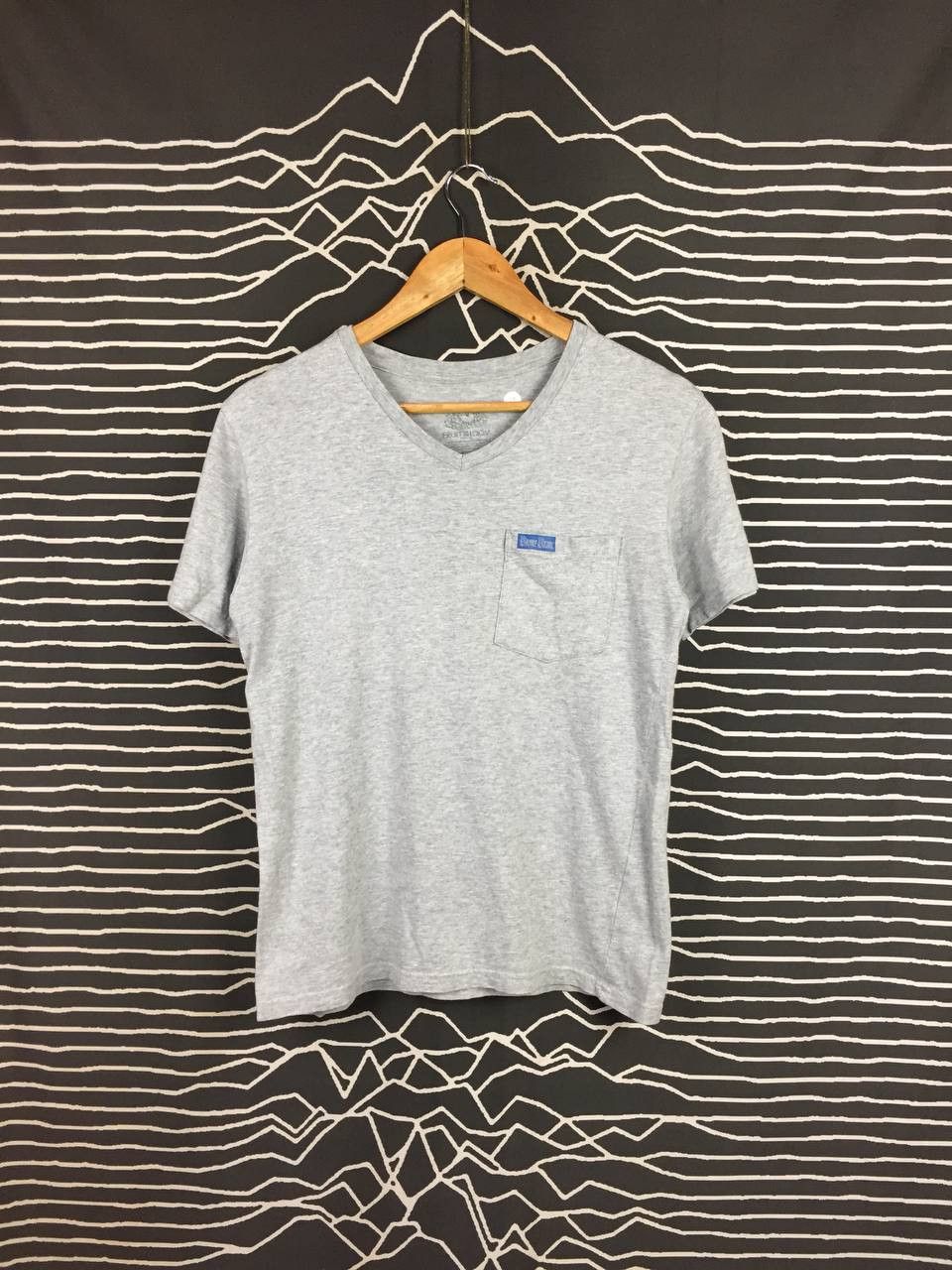 Blue Blue Japan BLUE BLUE Japan x Fruit of the Loom V-Neck Pocket Tee Size US S / EU 44-46 / 1 - 2 Thumbnail