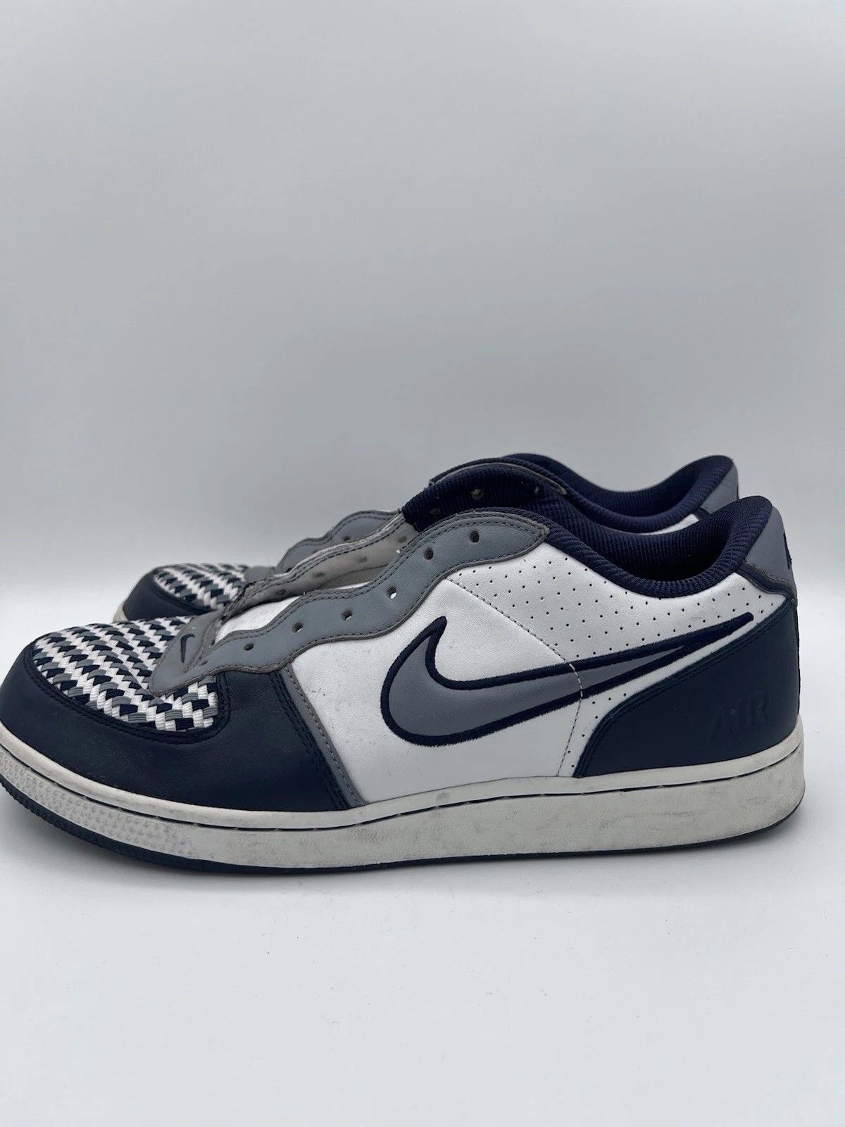 Nike Men's Size 12 US Nike Infiltrator Sneakers 311191-109 Size US 12 / EU 45 - 1 Thumbnail