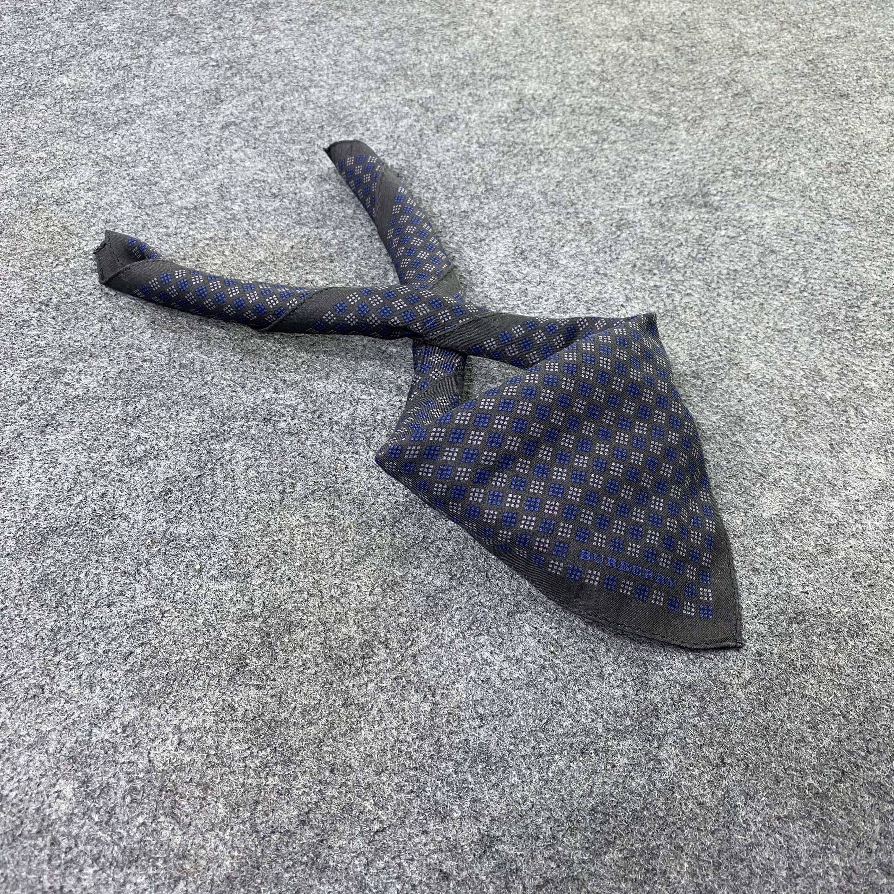 Burberry Burberry Handkerchief / Bandana / Neckerchief-B2301 Size ONE SIZE - 1 Thumbnail