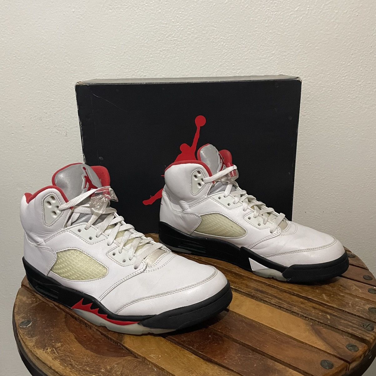 Jordan Brand × Nike Nike Air Jordan 5 Retro Fire Red Silver Tongue Mens Size 11 Size US 11 / EU 44 - 4 Thumbnail