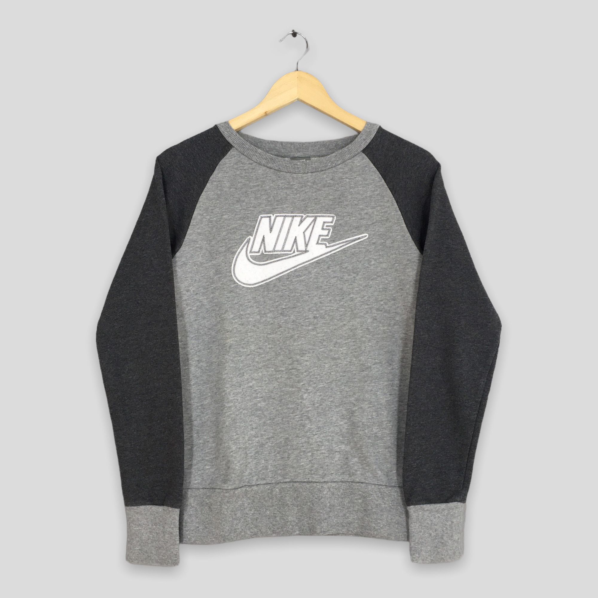 Nike Vintage Y2K Nike Swoosh Gray Sweatshirt Women Small Size S / US 4 / IT 40 - 1 Thumbnail