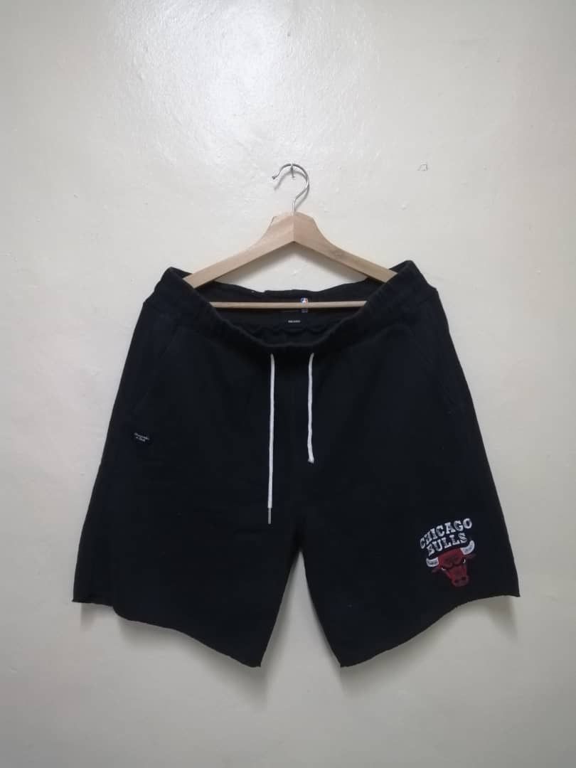 Abercrombie & Fitch × NBA Abercrombie & Fitch NBA Chicago Bulls Short Pants Size US 33 - 1 Thumbnail