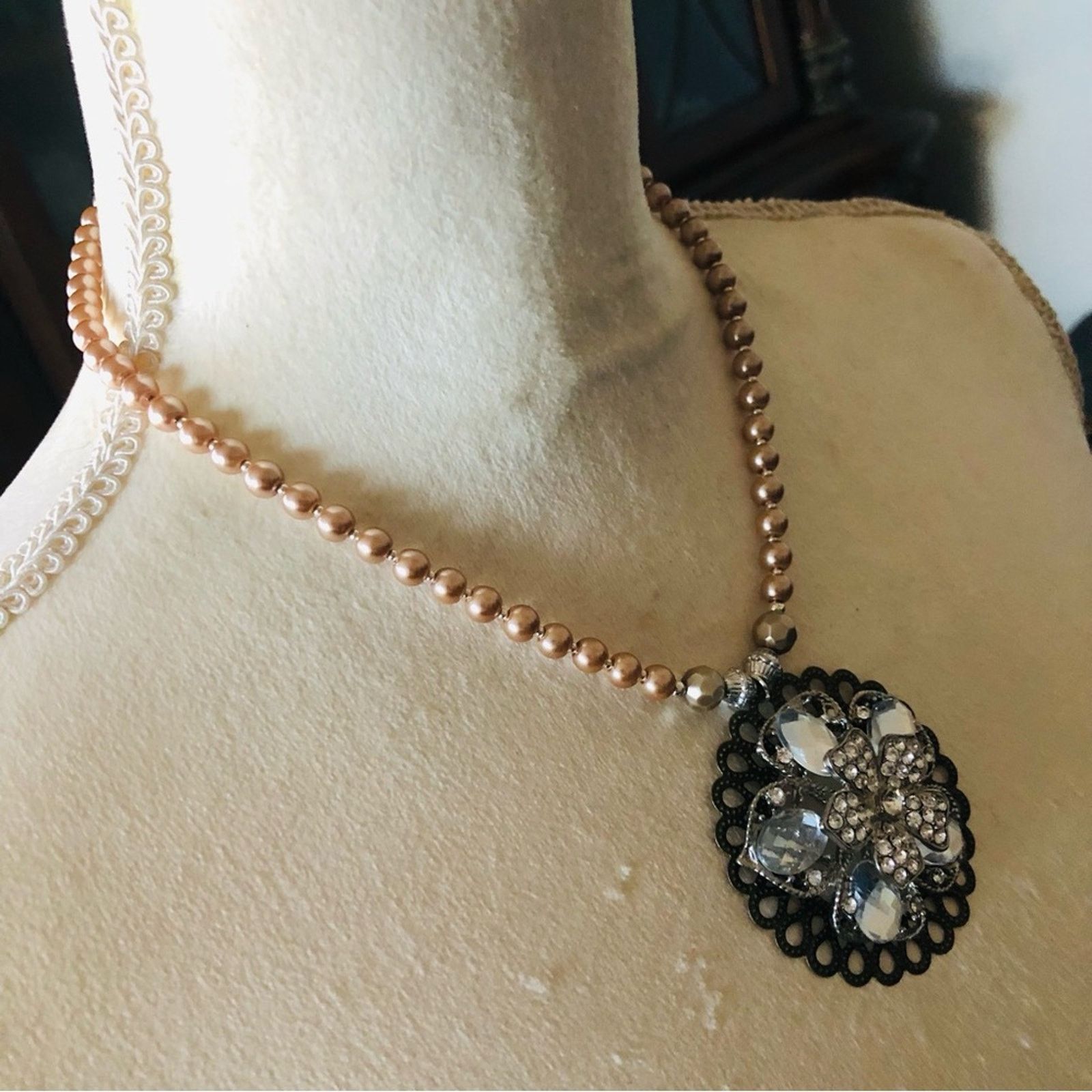 Handmade Handcrafted repurpose floral stone filigree Pearl necklace Size ONE SIZE - 3 Thumbnail