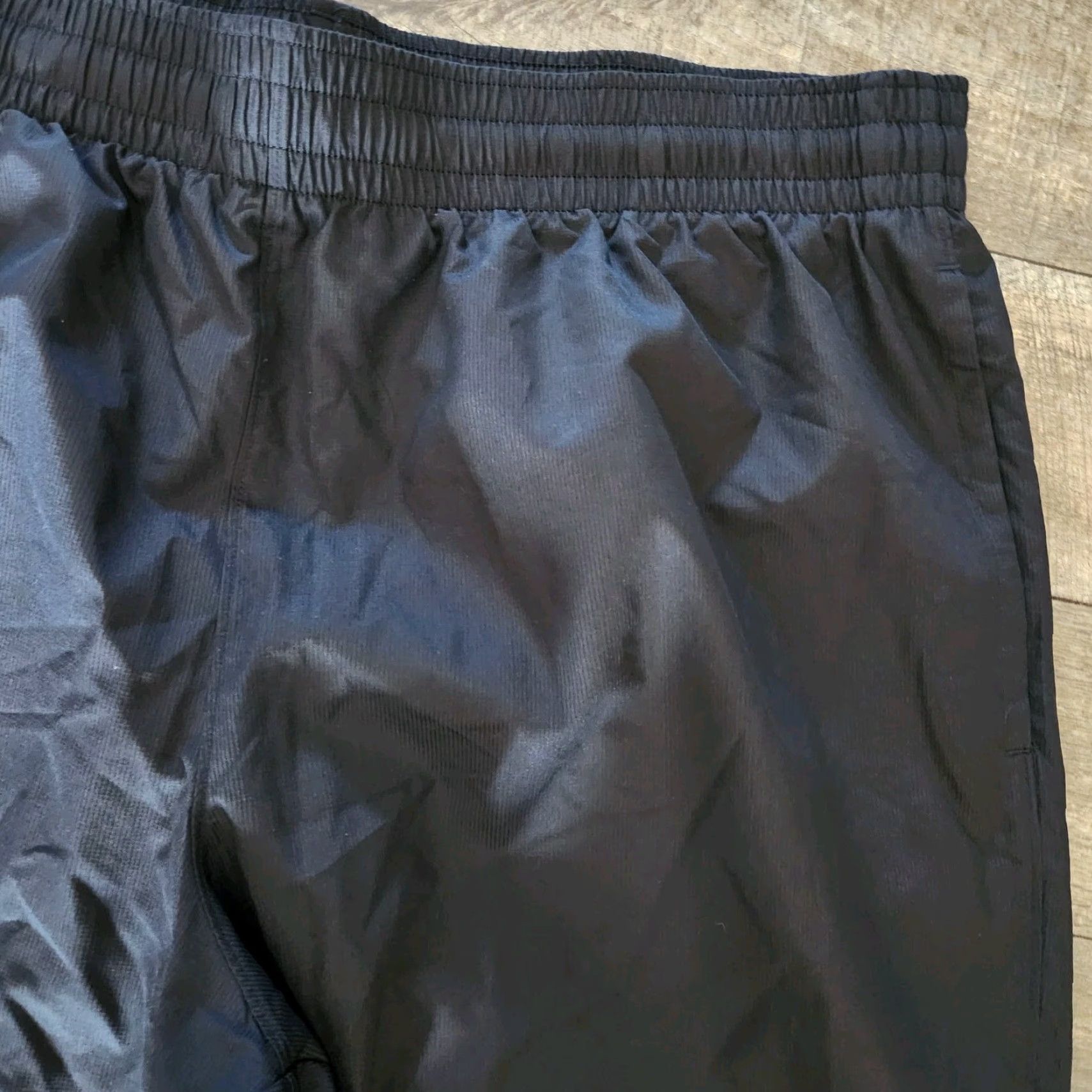 Under Armour Under Armour Pants Mens 2XL Black Water Repellent Wide Leg Loose Fit Heatgear Pants Mens 2XL Black Size US 39 - 6 Thumbnail