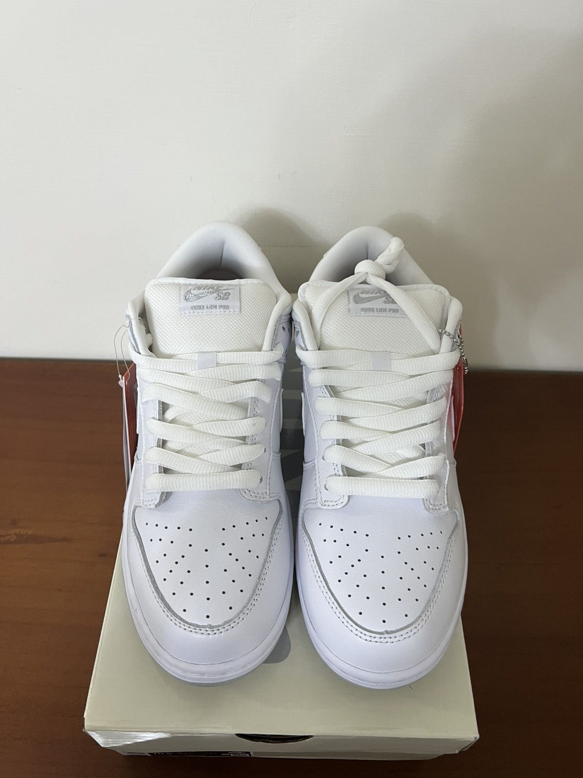 Nike Supreme nike SB dunk low 94 white metallic silver Size US 9 / EU 42 - 5 Thumbnail