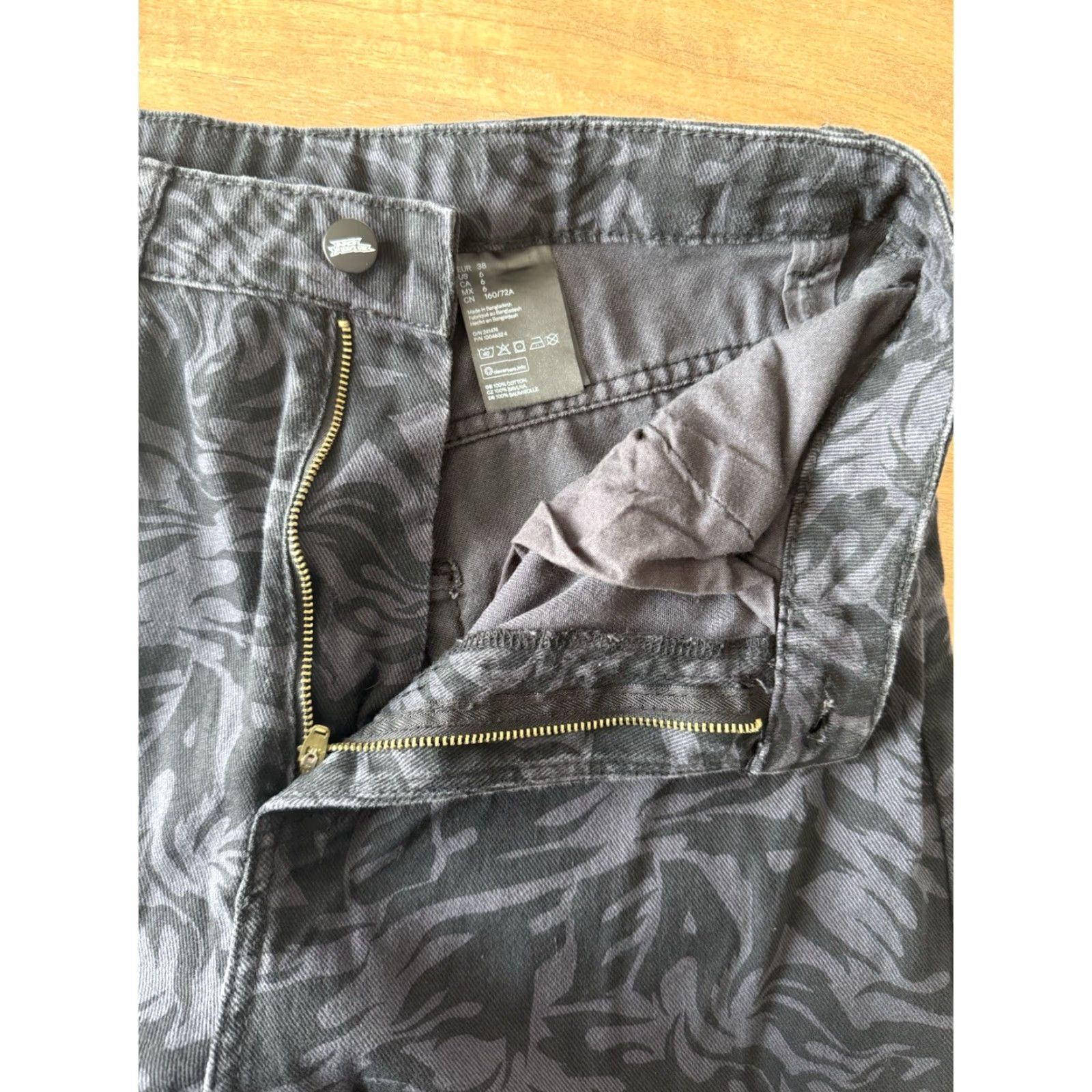 H&M No Fear x H&M Jeans Womens Size 6 Black Wide Leg Denim Y2K Street Size 28" / US 6 / IT 42 - 5 Thumbnail