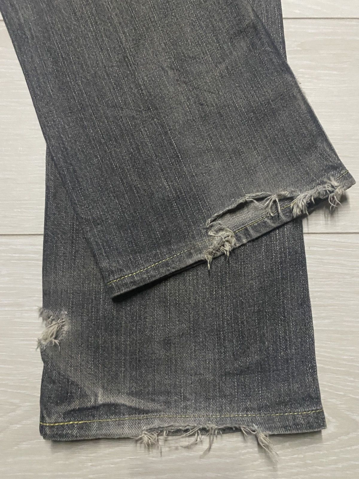 Levi's Vtg Levis 507 Y2K Sanforized Black Distressed Flare Jeans Size US 30 / EU 46 - 12 Thumbnail